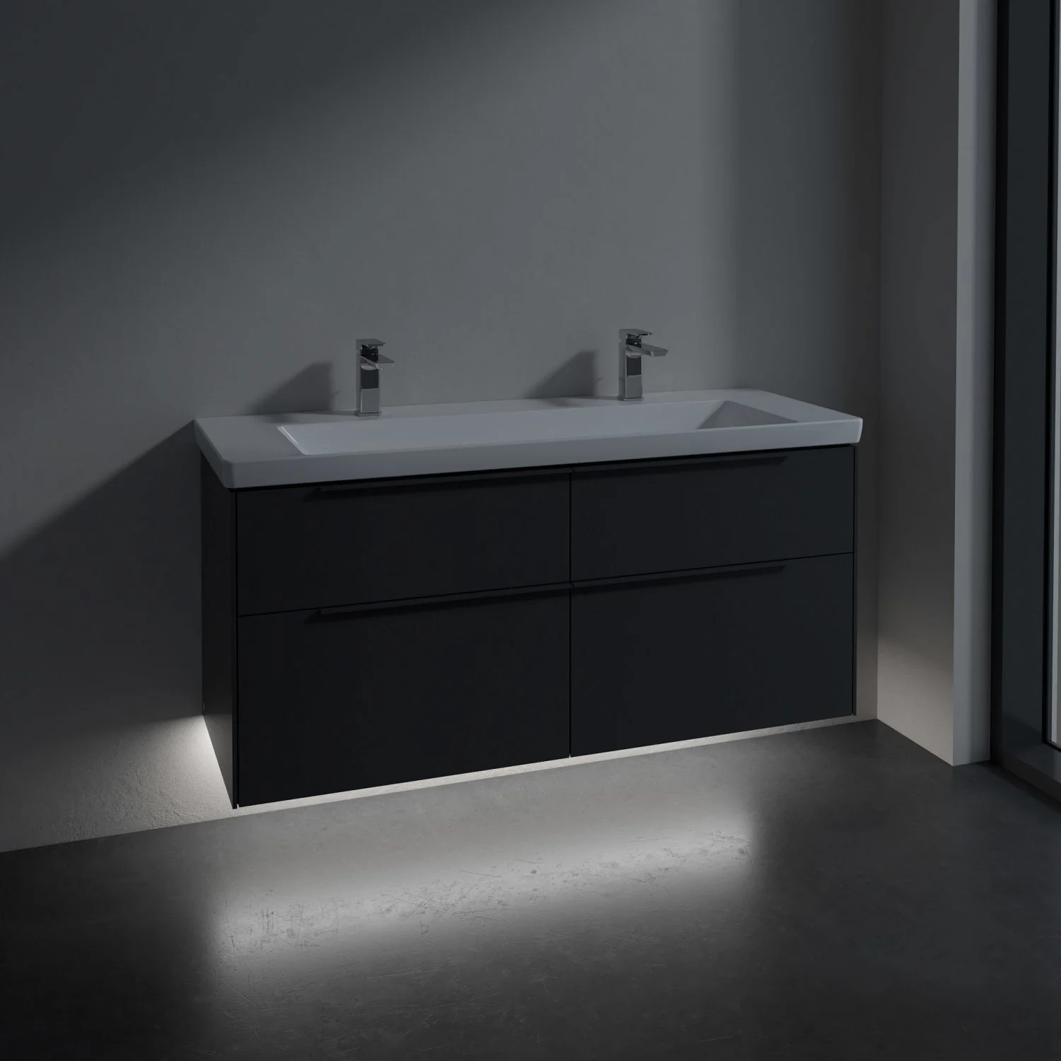 Ciemna umywalka w łazience z dwoma kranami, Villeroy & Boch