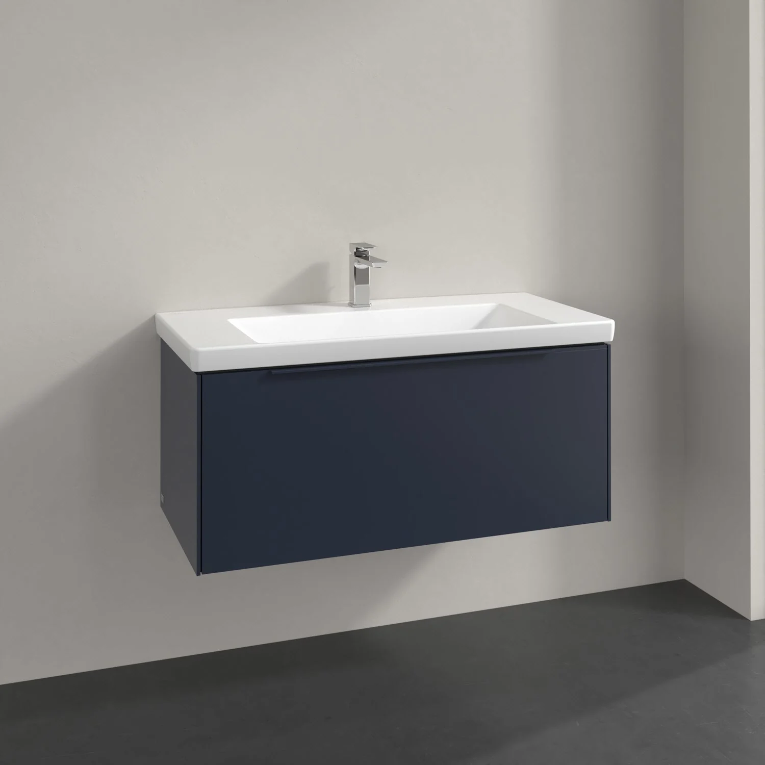 Umywalka z ciemną szafką zbliżenie, Villeroy & Boch