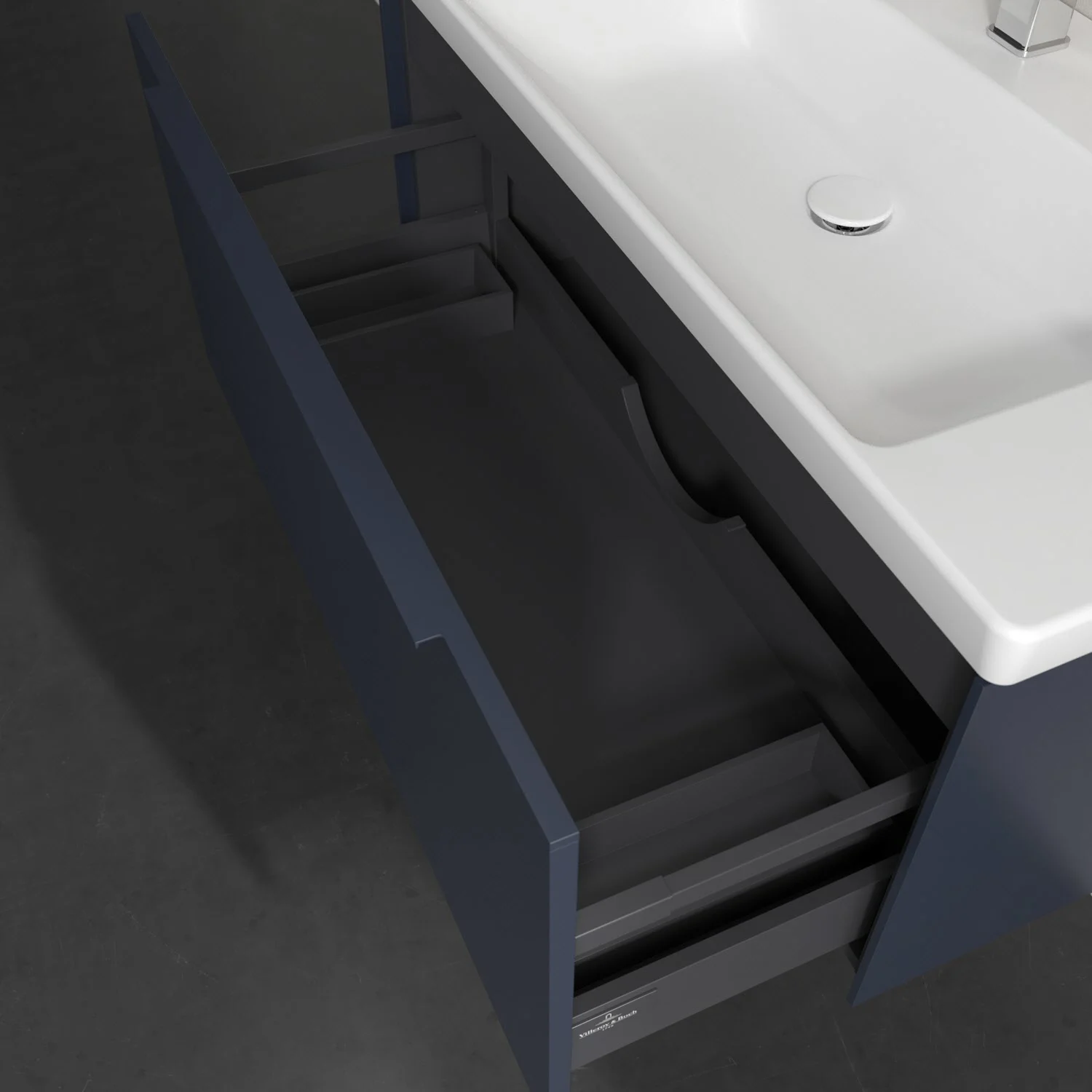 Zbliżenie na umywalkę z otwartą szafką, Villeroy & Boch