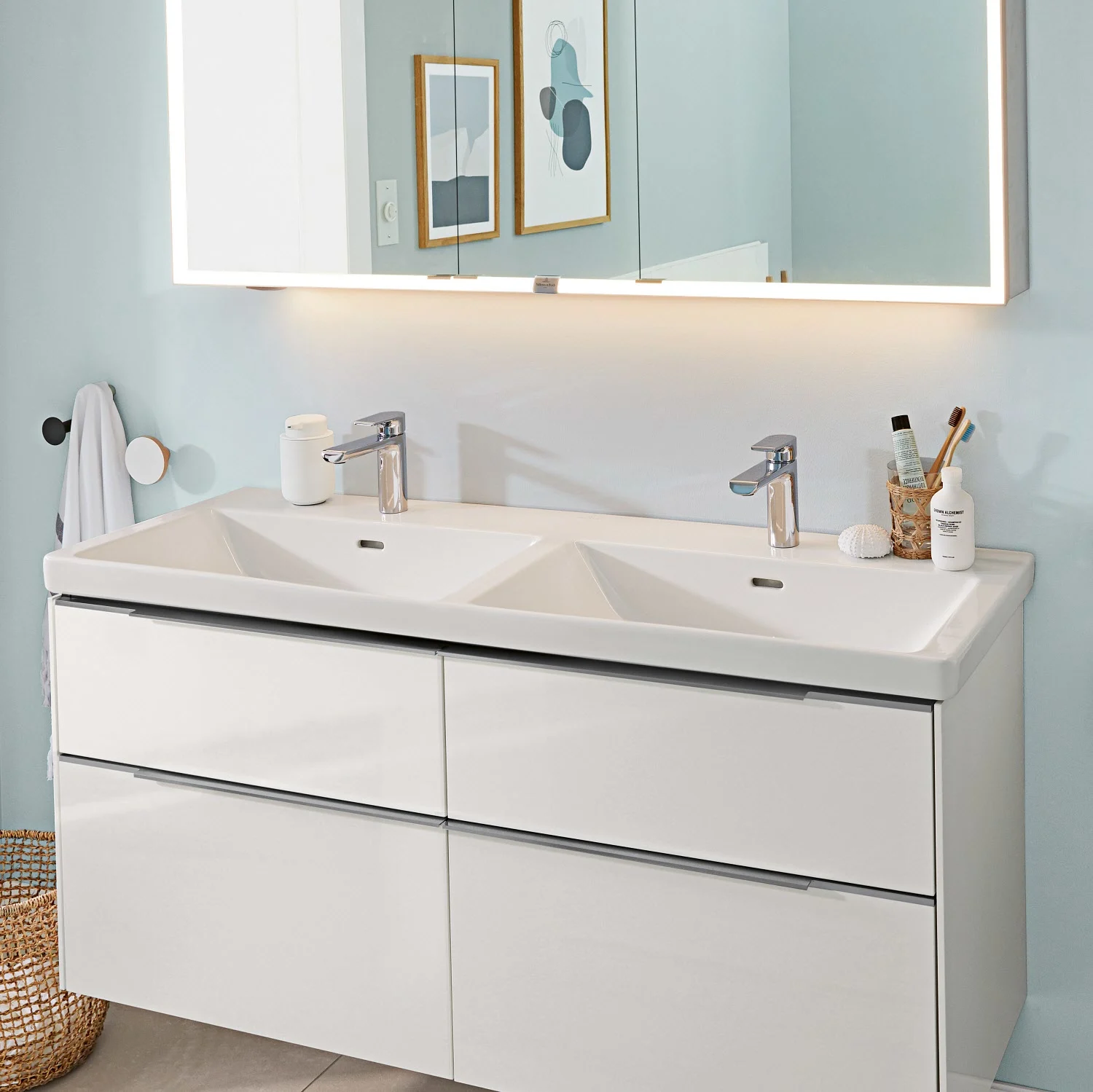 Villeroy & Boch Subway 3.0 Schrank-Doppelwaschtisch 130 cm, mit 2 Hahnlöchern, mit Überlauf Bild 8