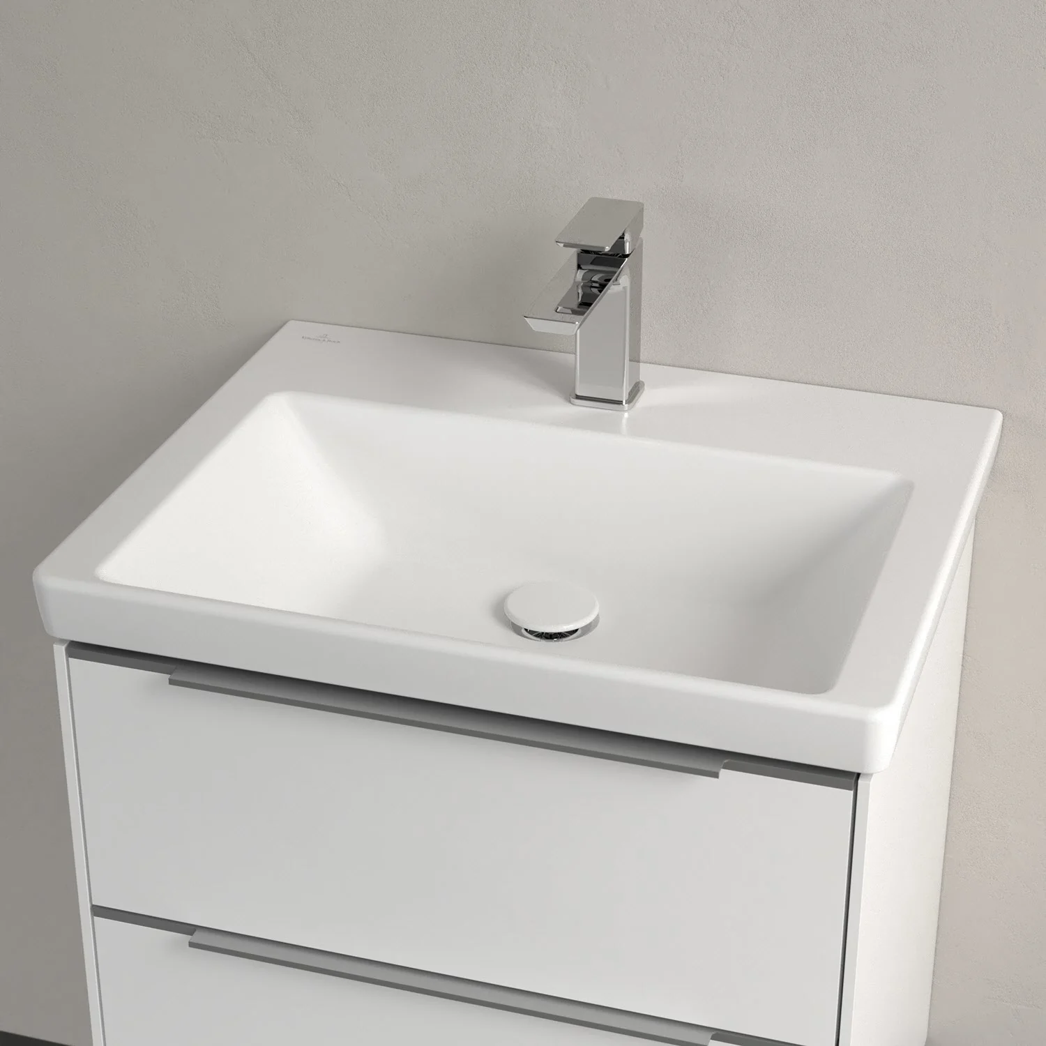 Zbliżenie na umywalkę z baterią, Villeroy & Boch