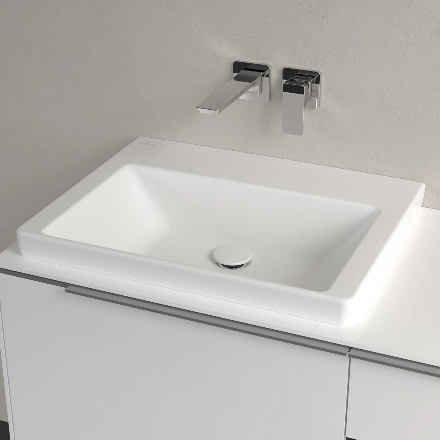 Zbliżenie na umywalkę z baterią ścienną, Villeroy & Boch