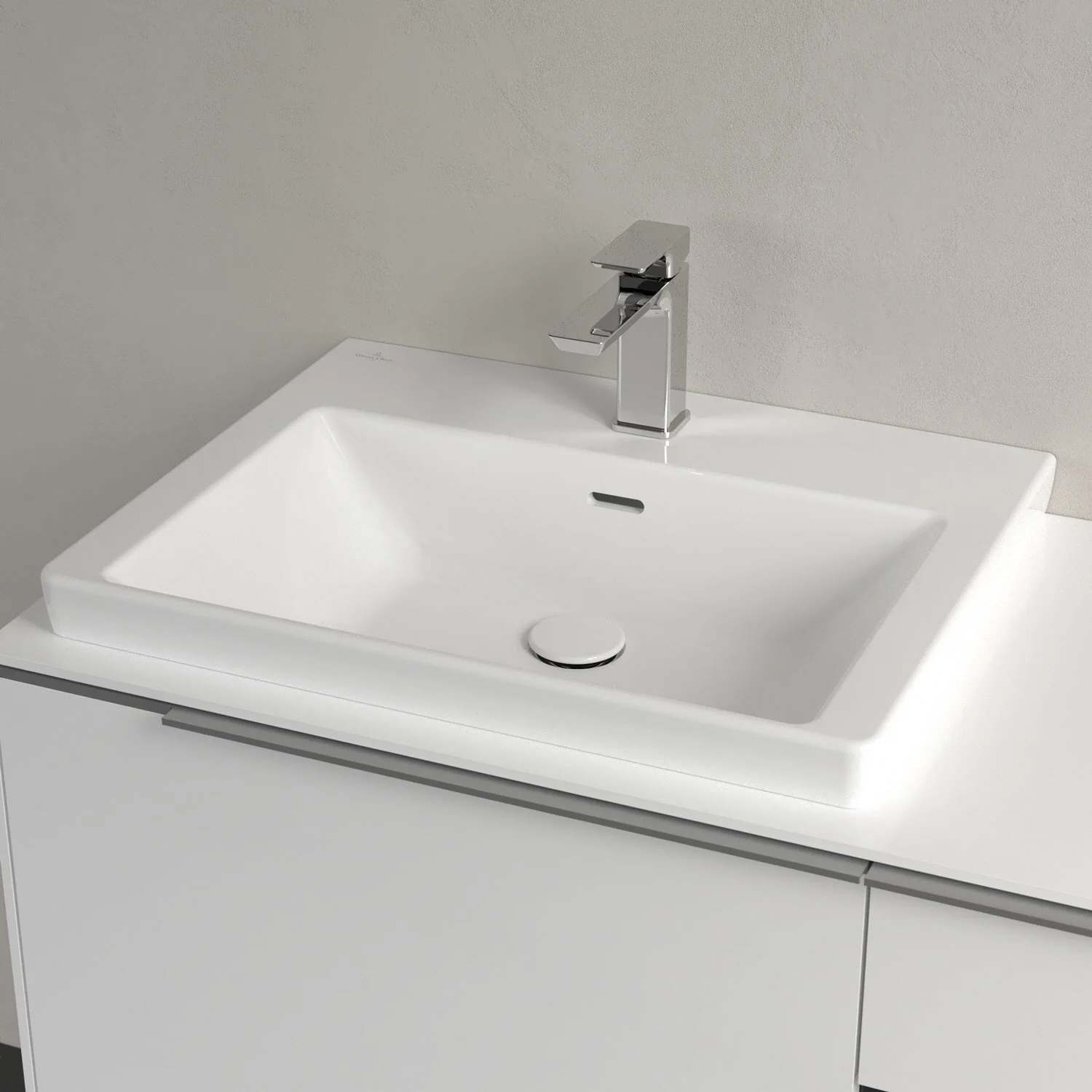 Zbliżenie na umywalkę z baterią, Villeroy & Boch