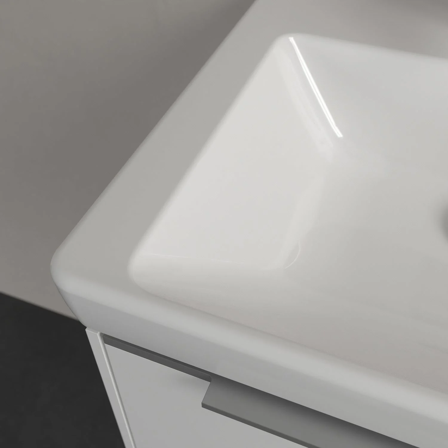 Zbliżenie białej umywalki, Villeroy & Boch