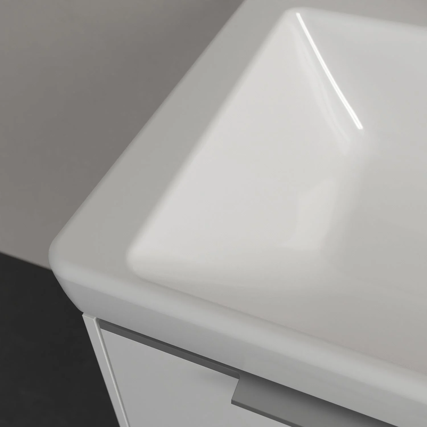 Zbliżenie białej umywalki z szafką, Villeroy & Boch