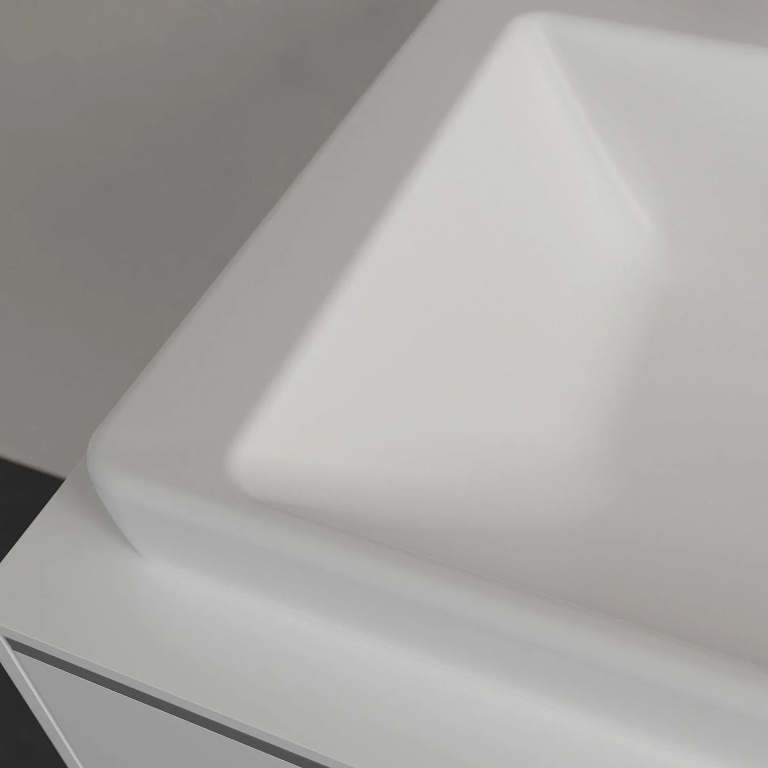 Zbliżenie białej umywalki w łazience, Villeroy & Boch