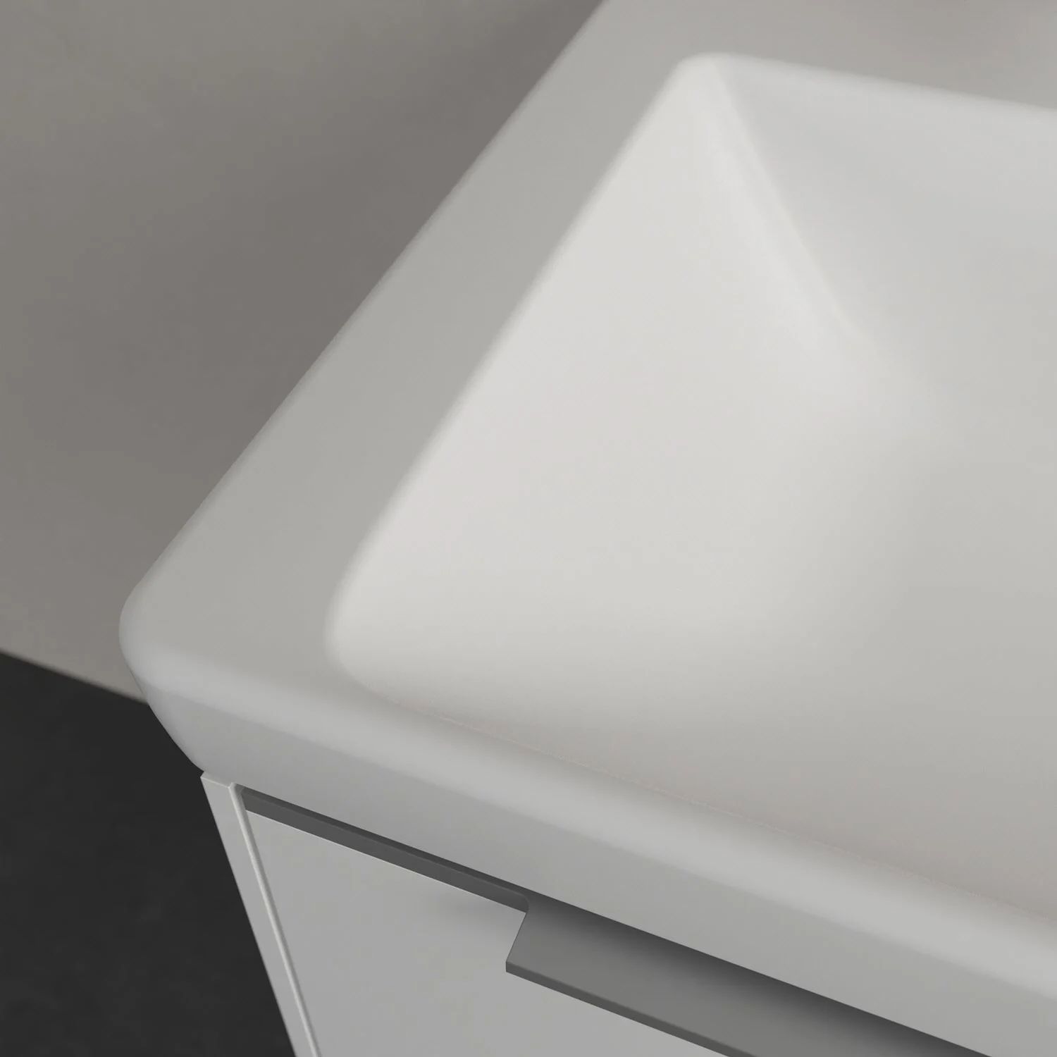 Zbliżenie narożnika białej umywalki, Villeroy & Boch