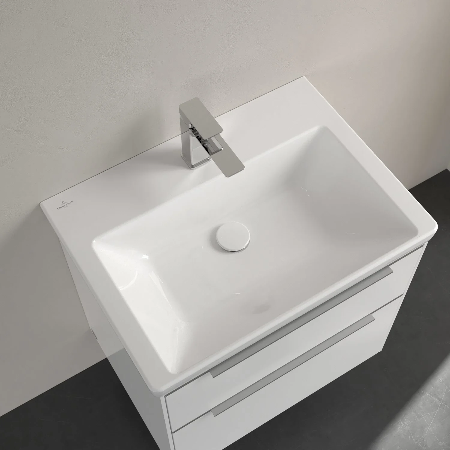 Umywalka z baterią w zbliżeniu, Villeroy & Boch
