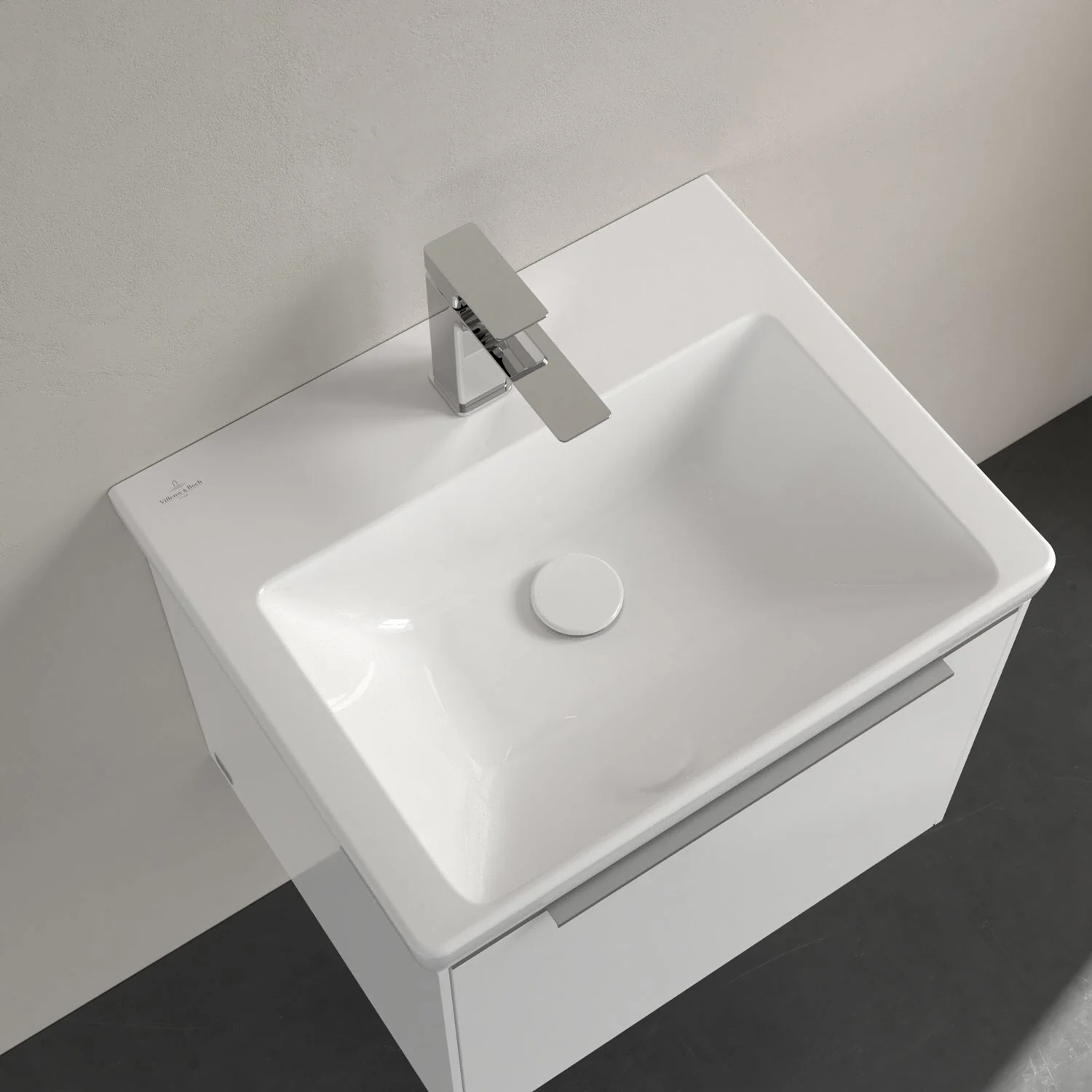 Umywalka z baterią w zbliżeniu, Villeroy & Boch