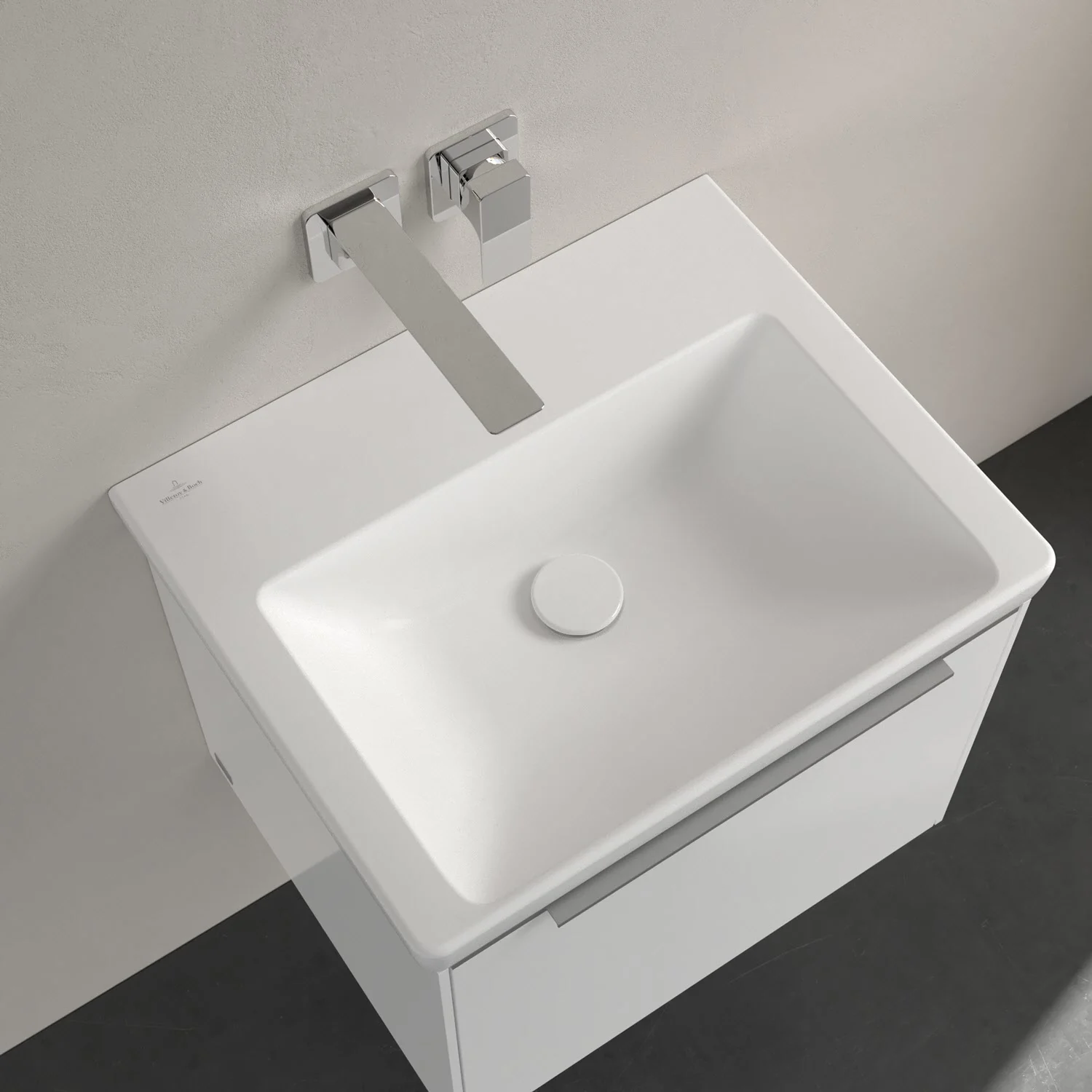 Pojedyncza umywalka z baterią ścienną w nowoczesnej łazience, Villeroy & Boch