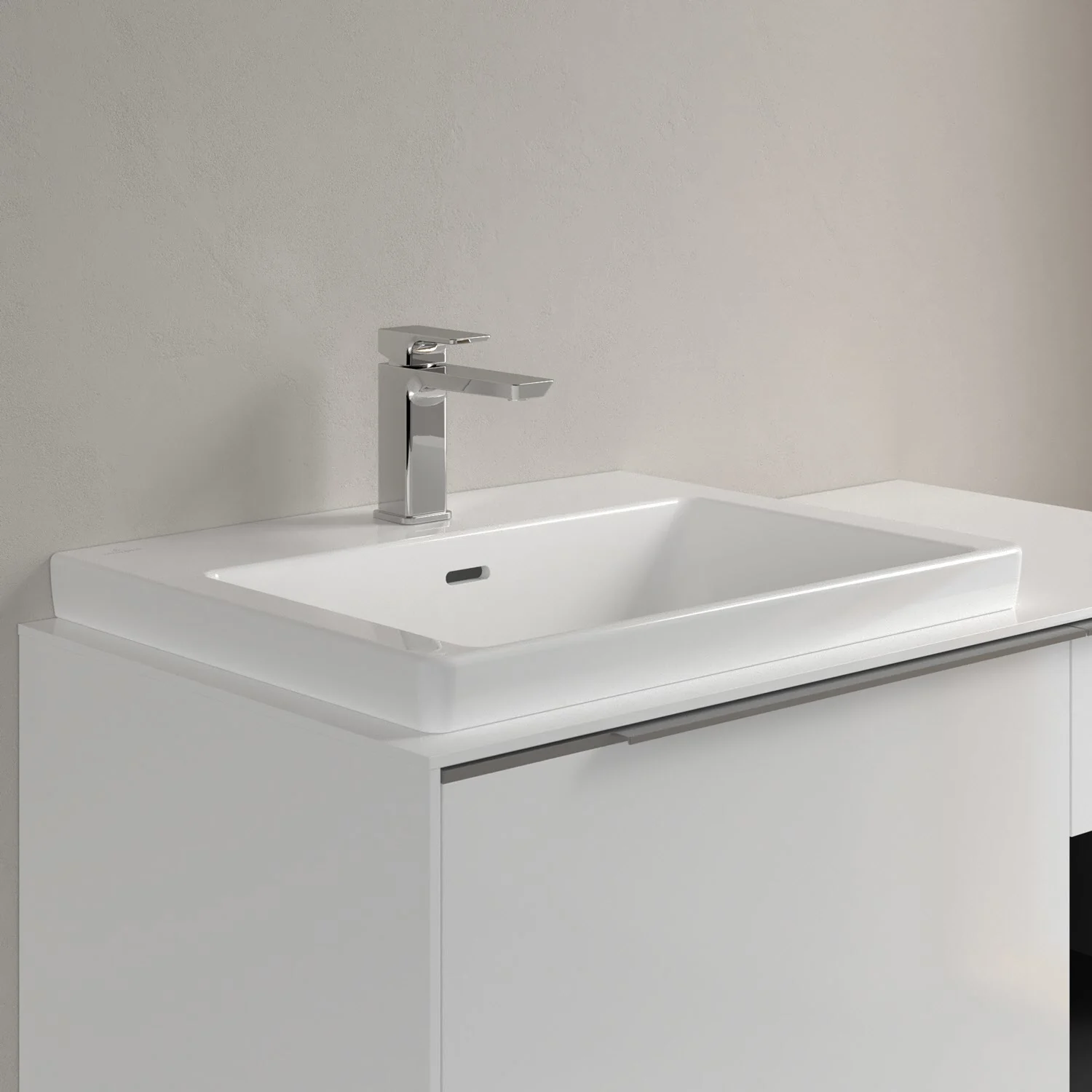 Zbliżenie na umywalkę z baterią, Villeroy & Boch