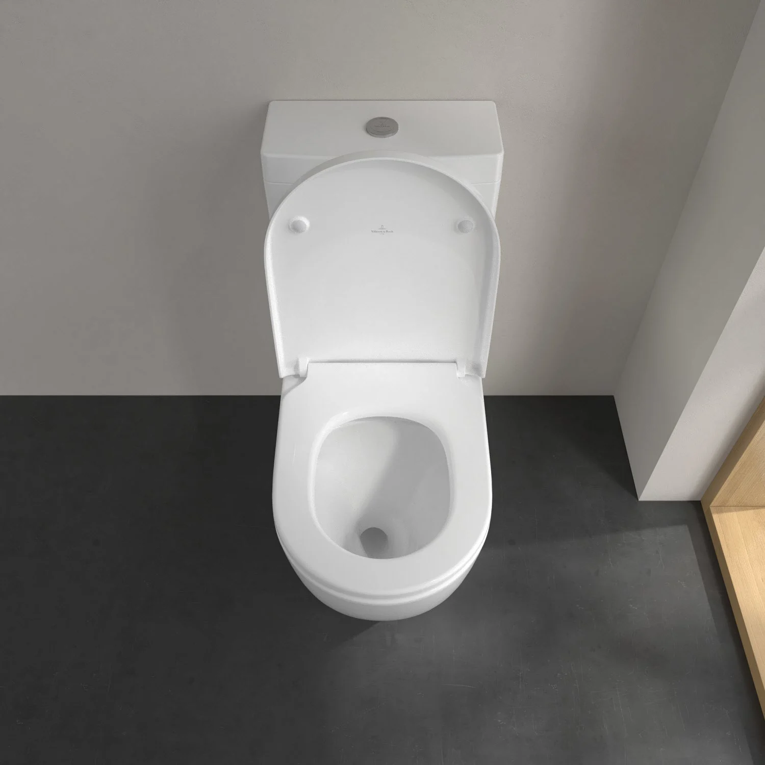 Biała toaleta z widoku z góry w łazience, Villeroy & Boch