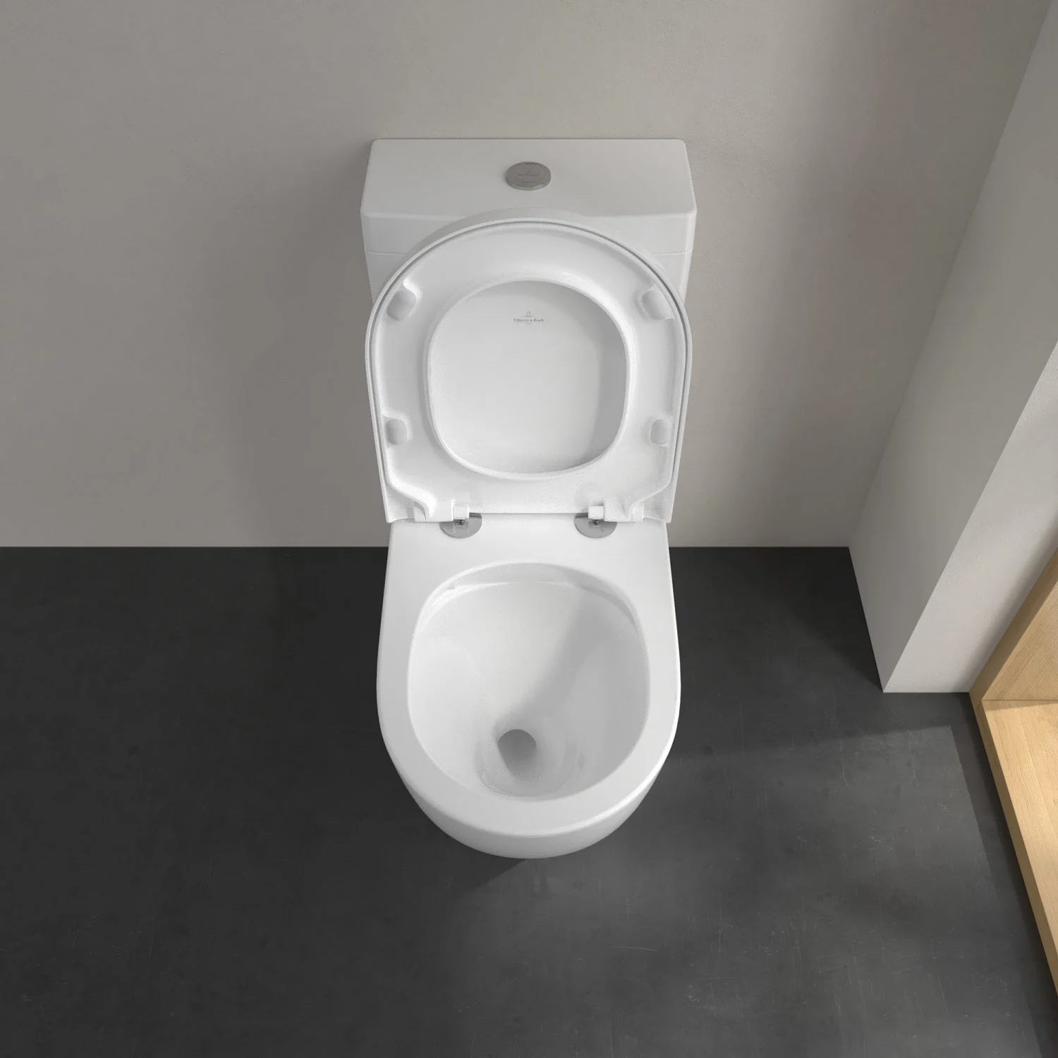 Biała toaleta z widoku z góry w łazience, Villeroy & Boch