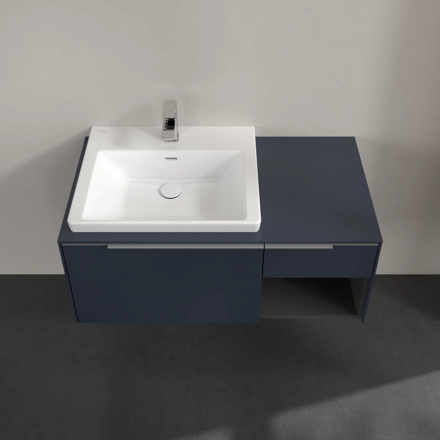 Umywalka z ciemnoniebieską szafką z góry, Villeroy & Boch