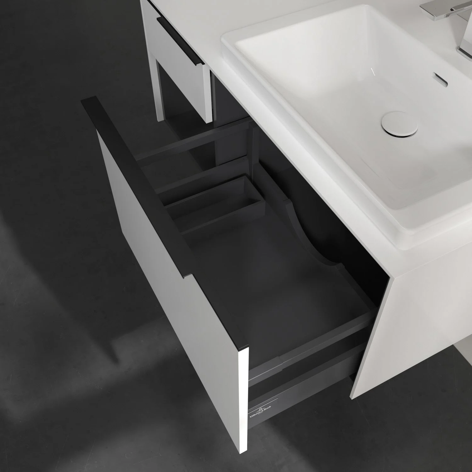 Umywalka z otwartą szafką z bliska, Villeroy & Boch