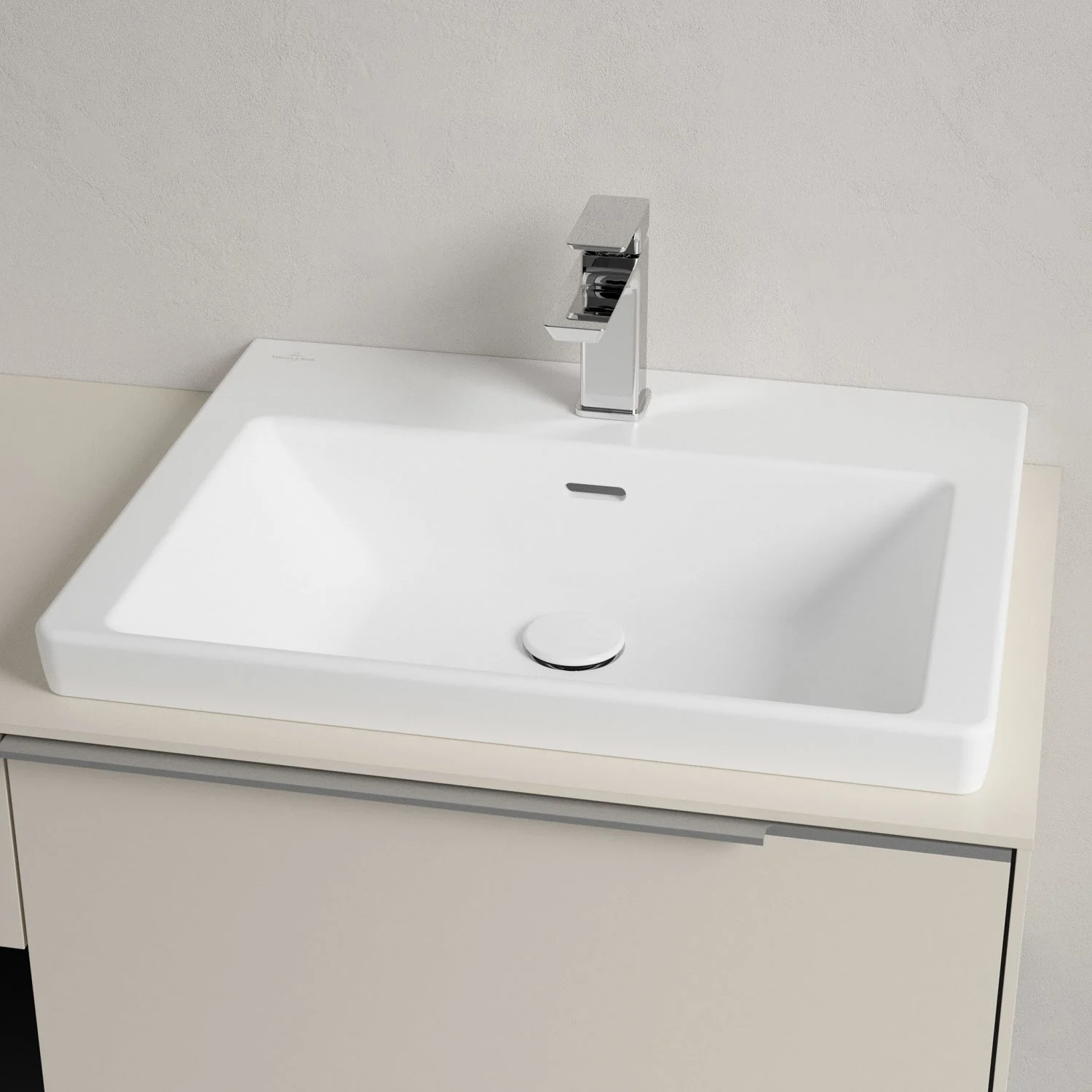 Umywalka z baterią na jasnej szafce, Villeroy & Boch