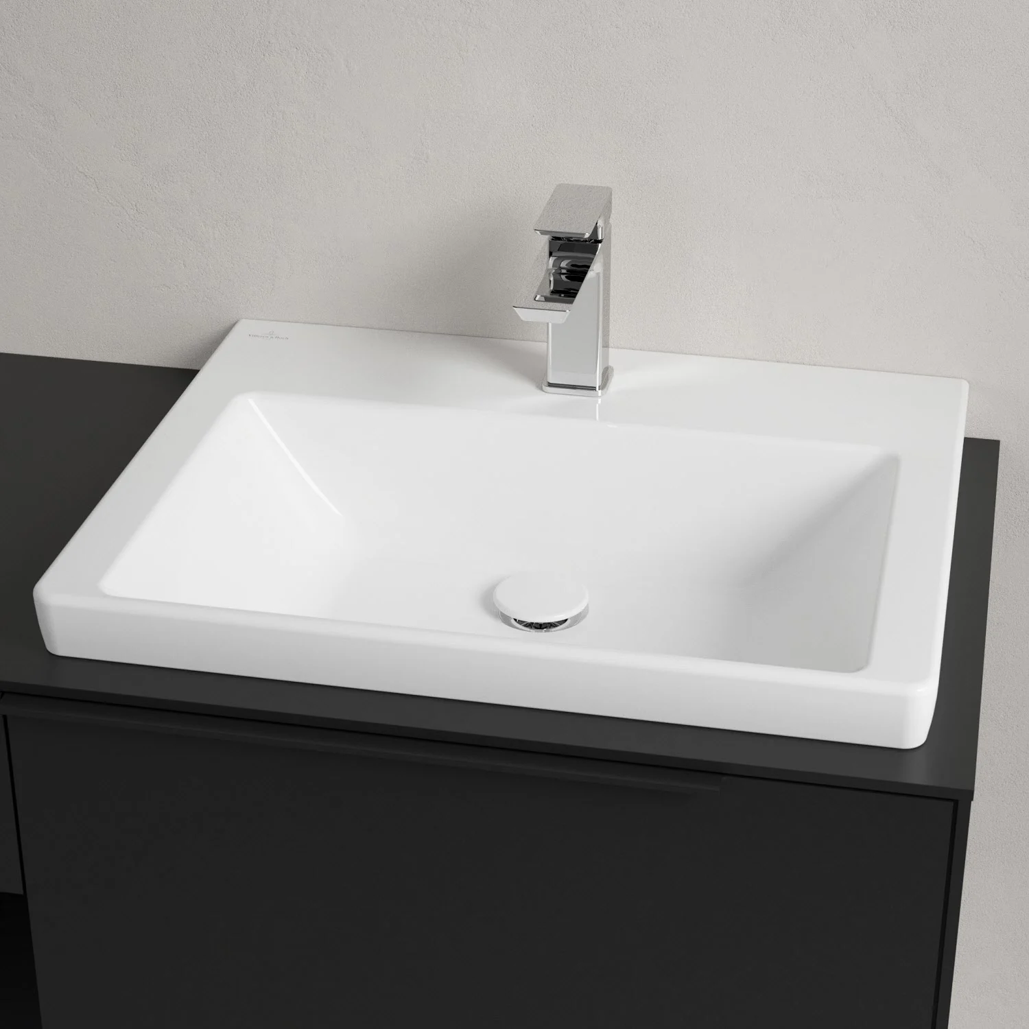 Umywalka z baterią na ciemnej szafce, Villeroy & Boch