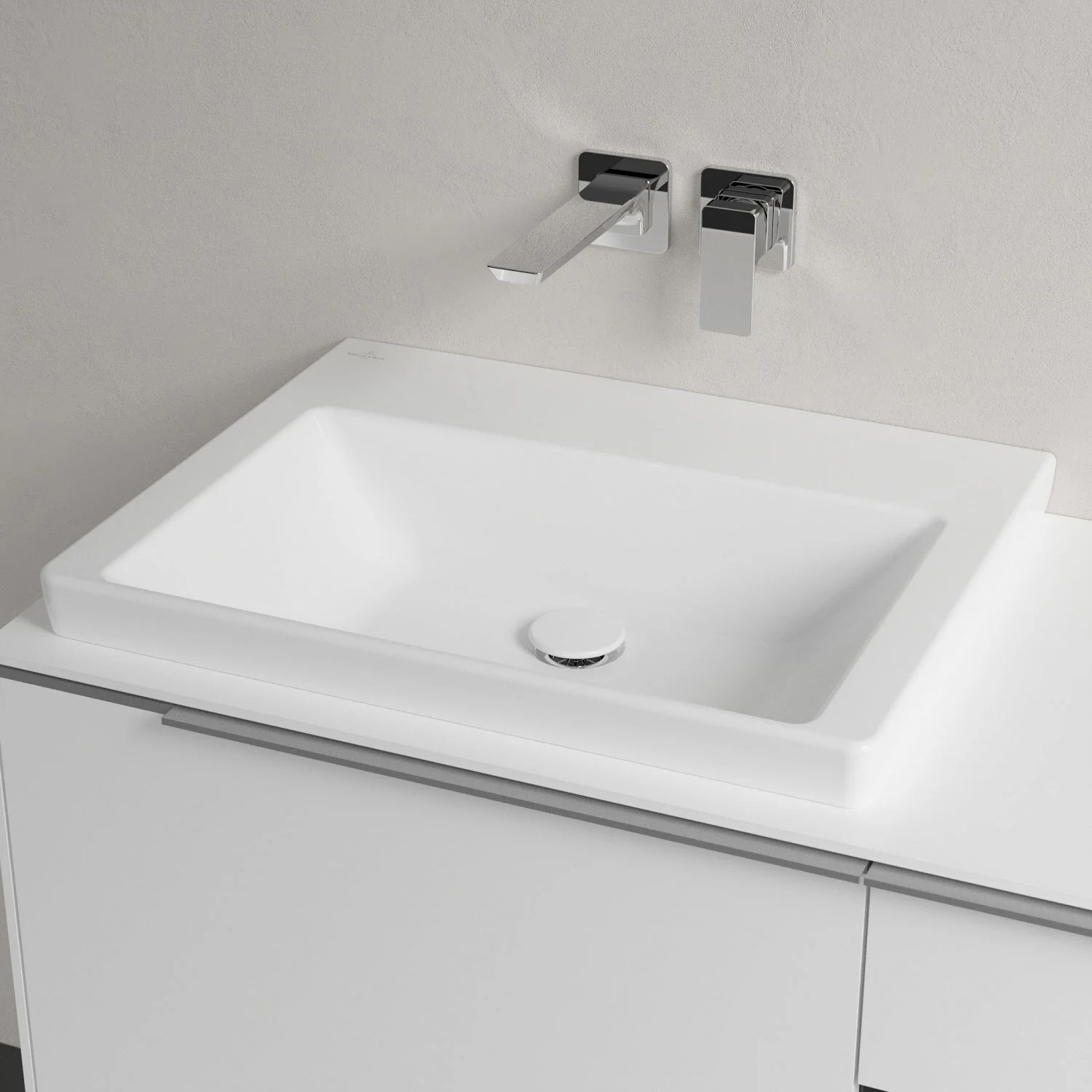 Biała umywalka z baterią ścienną zbliżenie, Villeroy & Boch