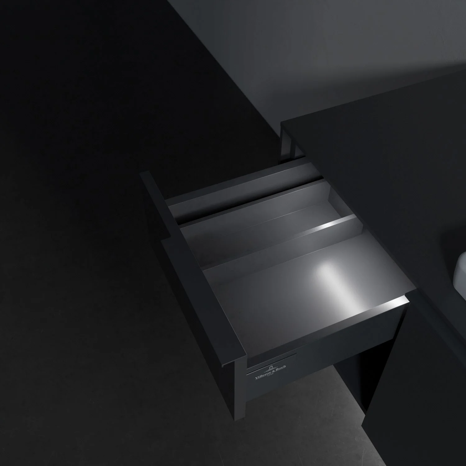 Zbliżenie otwartej ciemnej szafki z szufladami w łazience, Villeroy & Boch