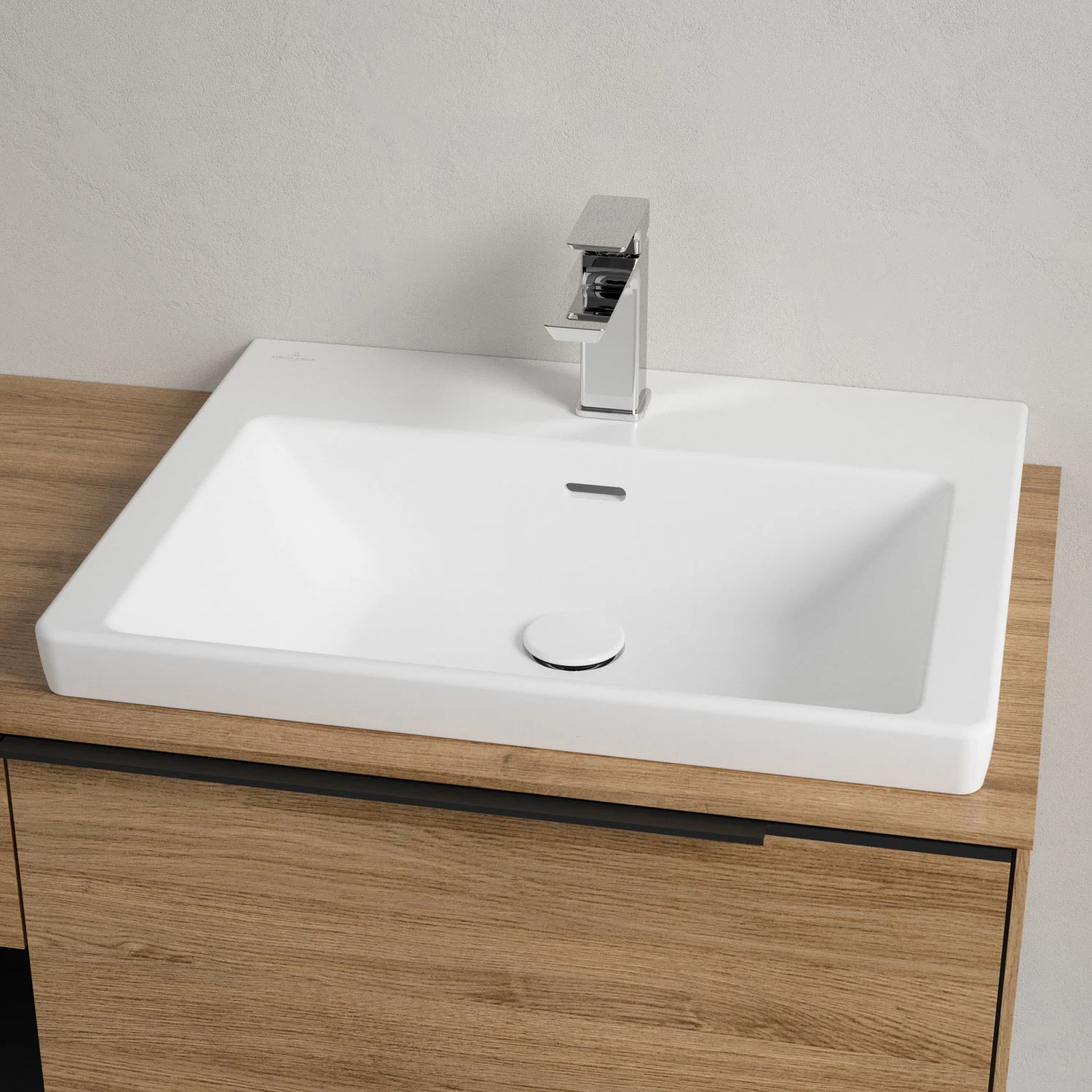 Biała umywalka na drewnianej szafce, Villeroy & Boch