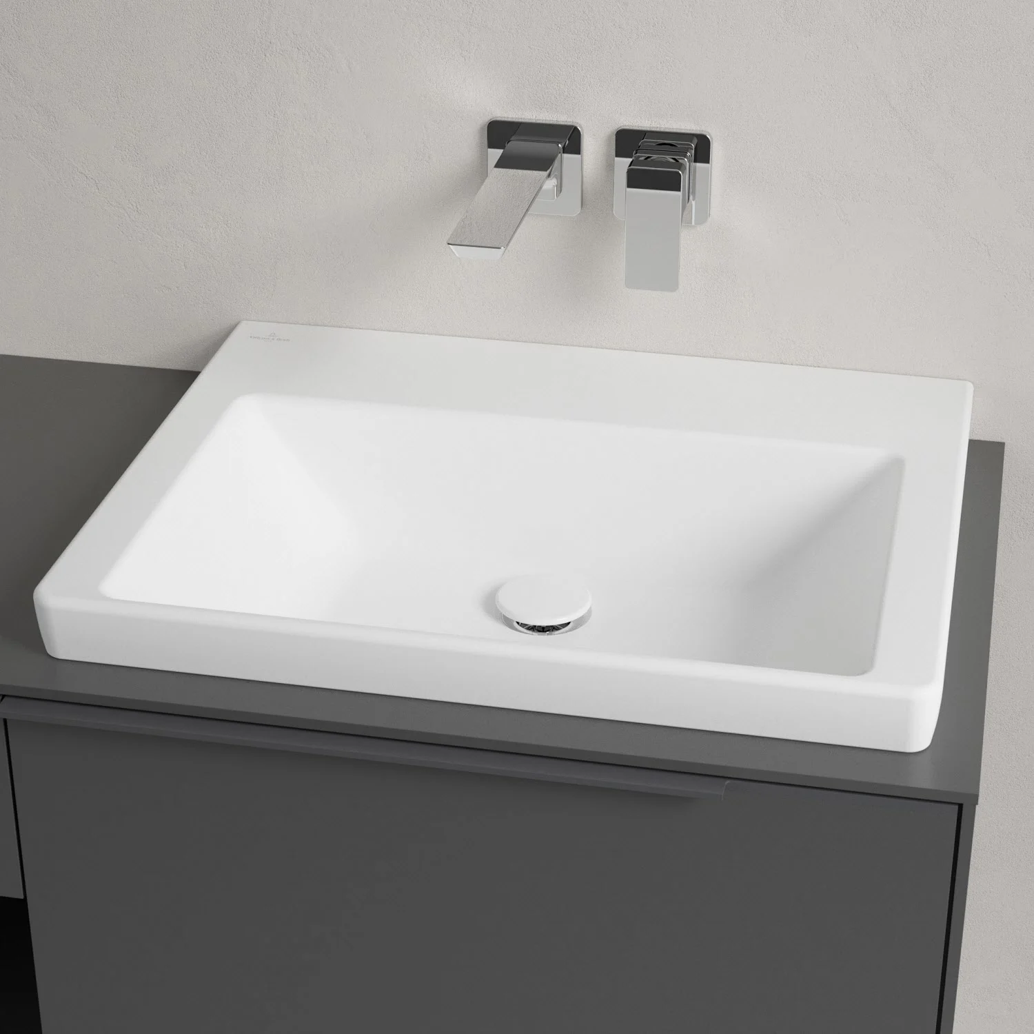 Biała umywalka z baterią ścienną zbliżenie, Villeroy & Boch
