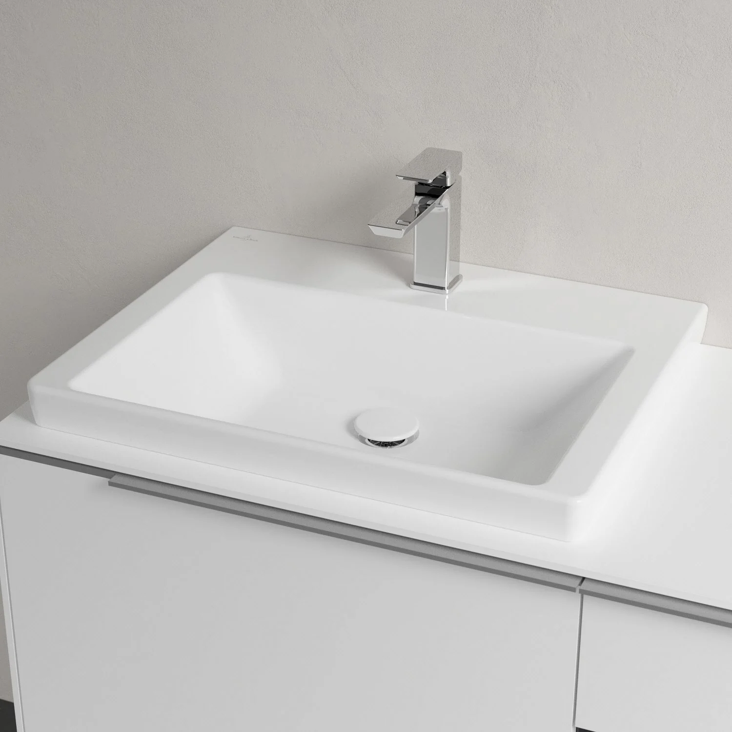 Umywalka z baterią na białej szafce, Villeroy & Boch