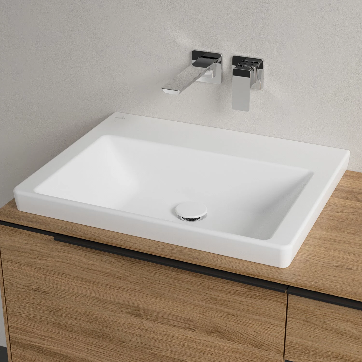 Biała umywalka na drewnianej szafce z baterią ścienną, Villeroy & Boch