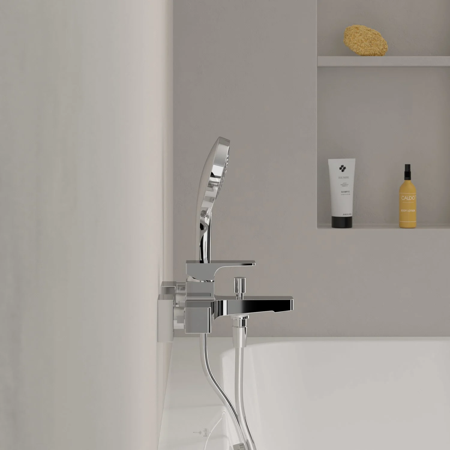Zbliżenie nowoczesnej chromowanej baterii łazienkowej, Villeroy & Boch