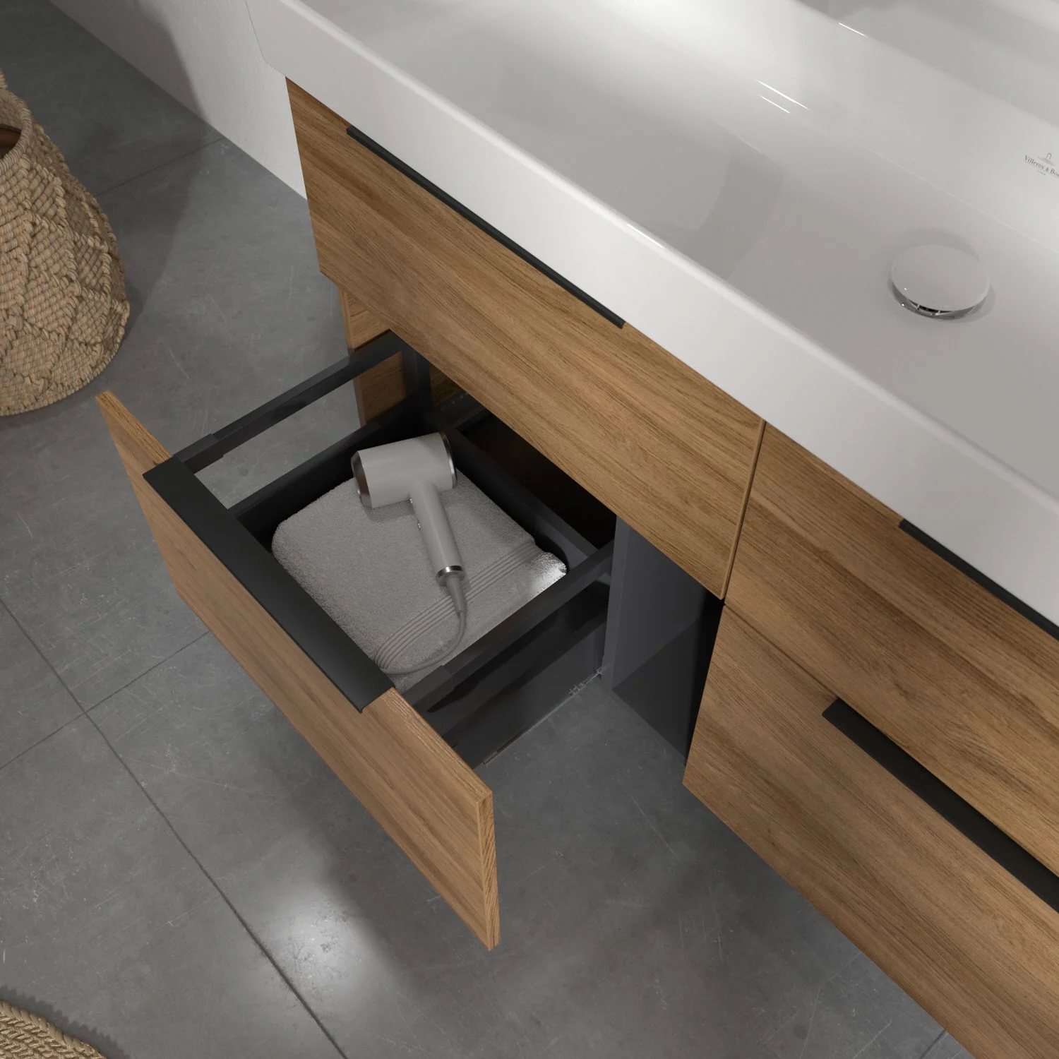 Ciemnobrązowe meble łazienkowe z otwartą szufladą, Villeroy & Boch