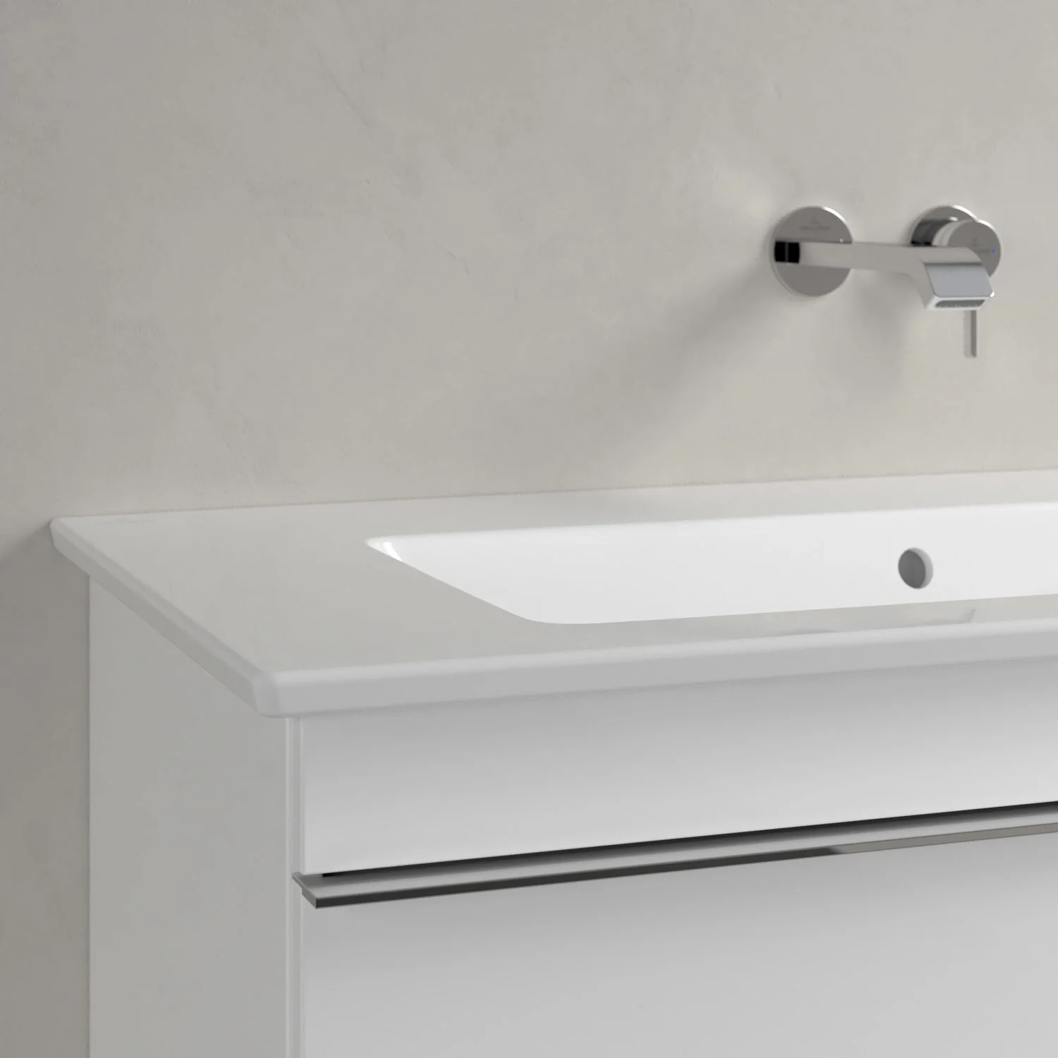 Biała umywalka z baterią ścienną zbliżenie, Villeroy & Boch