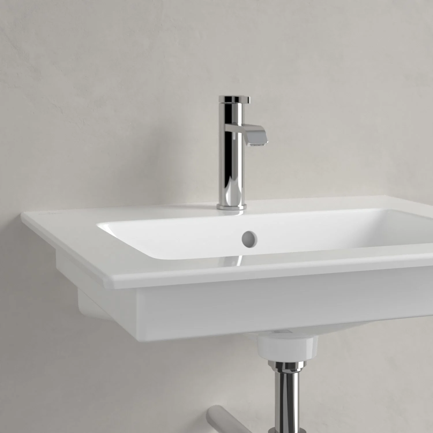 Zbliżenie białej umywalki z baterią, Villeroy & Boch