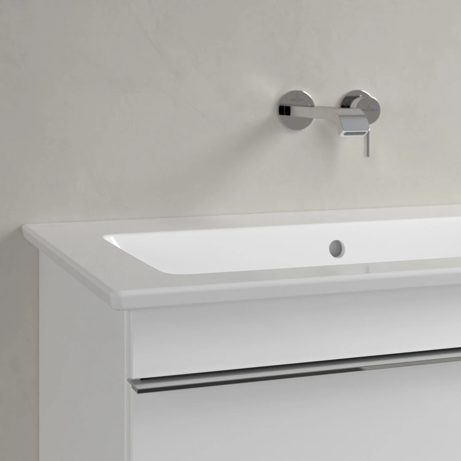 Biała umywalka z baterią ścienną zbliżenie, Villeroy & Boch