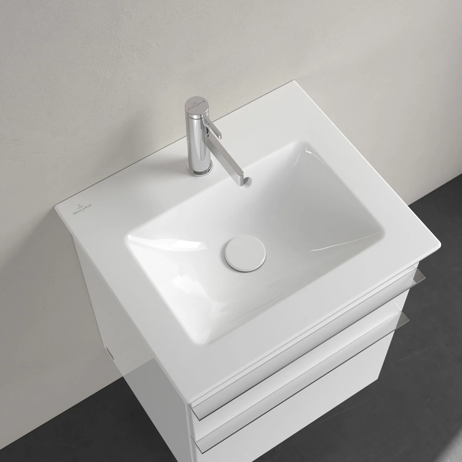 Biała umywalka z kranem z góry, Villeroy & Boch