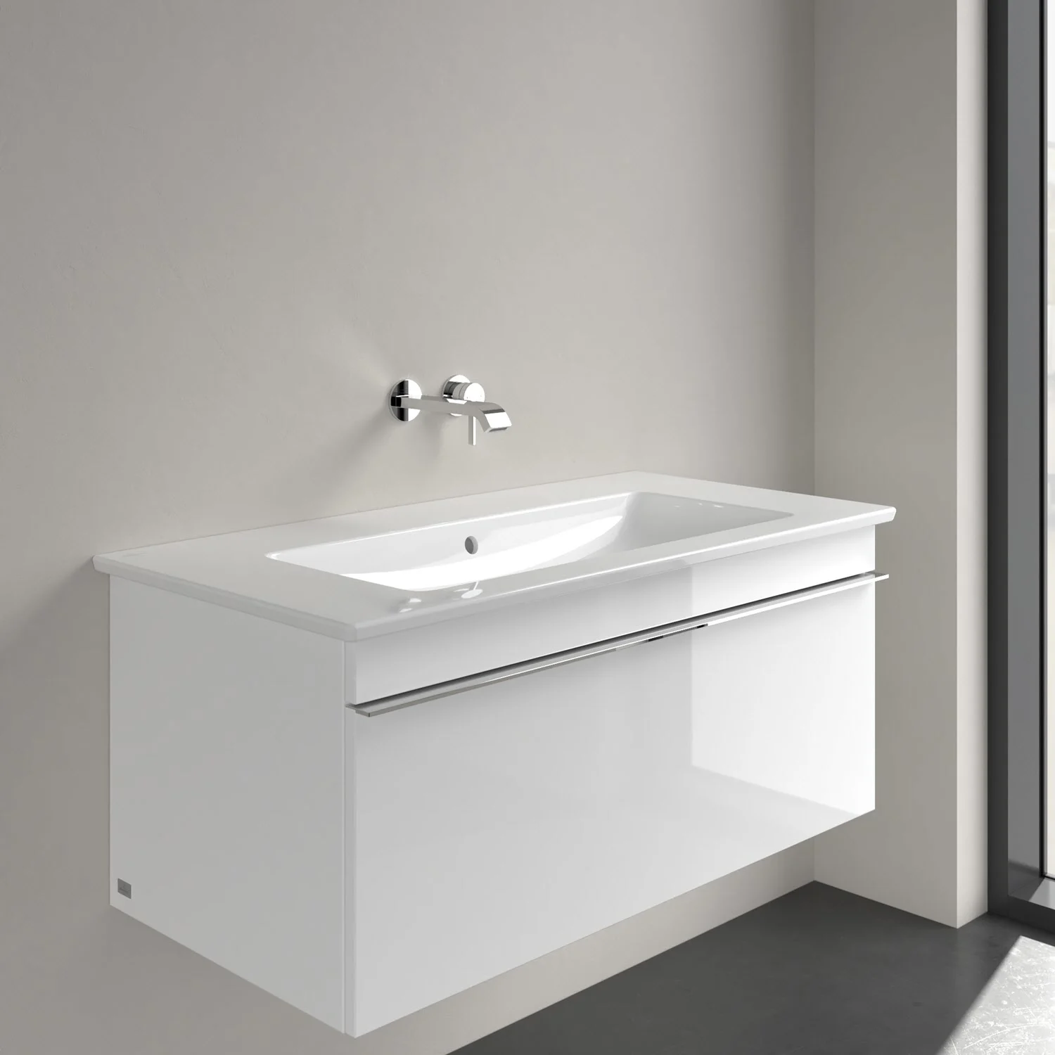 Biała umywalka z kranem ściennym w łazience, Villeroy & Boch
