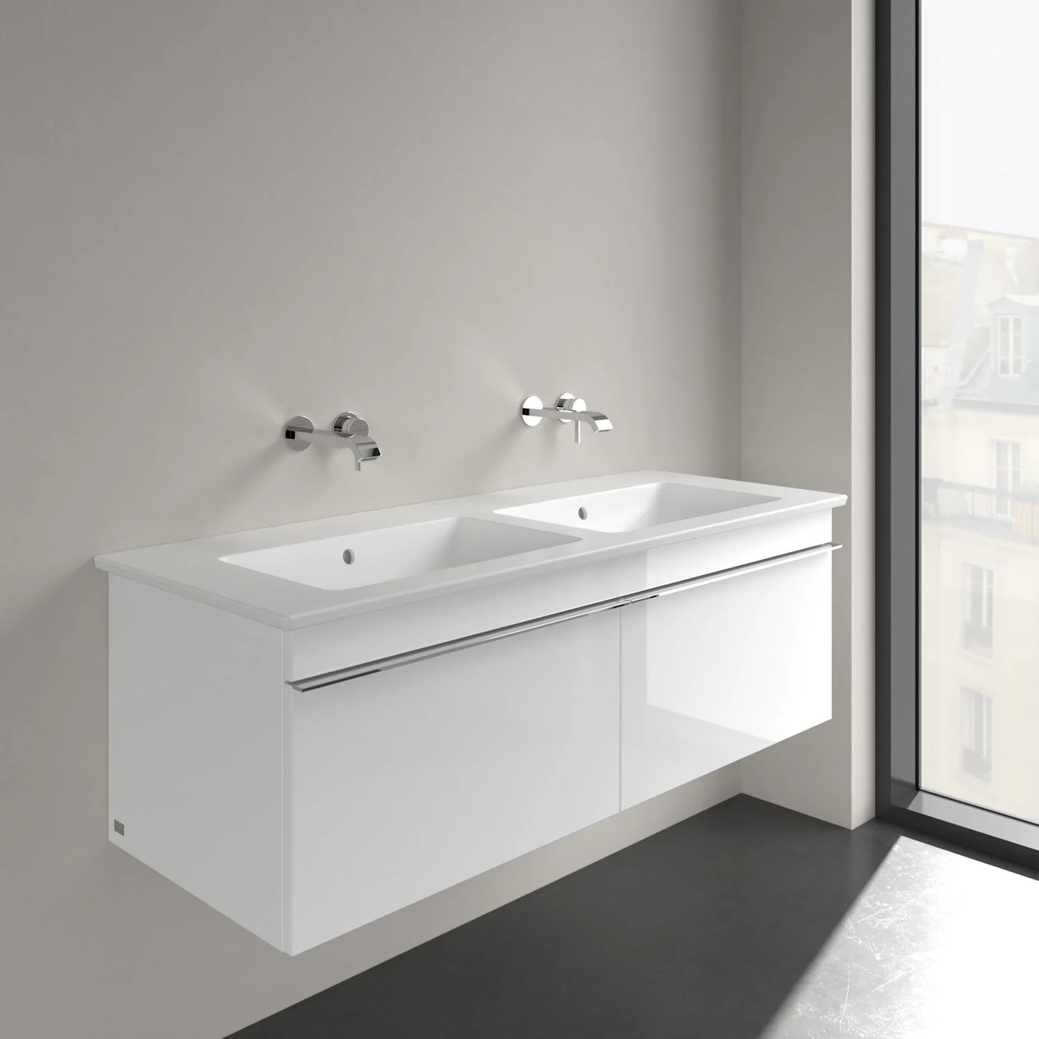 Podwójna umywalka z bateriami ściennymi w nowoczesnej łazience, Villeroy & Boch