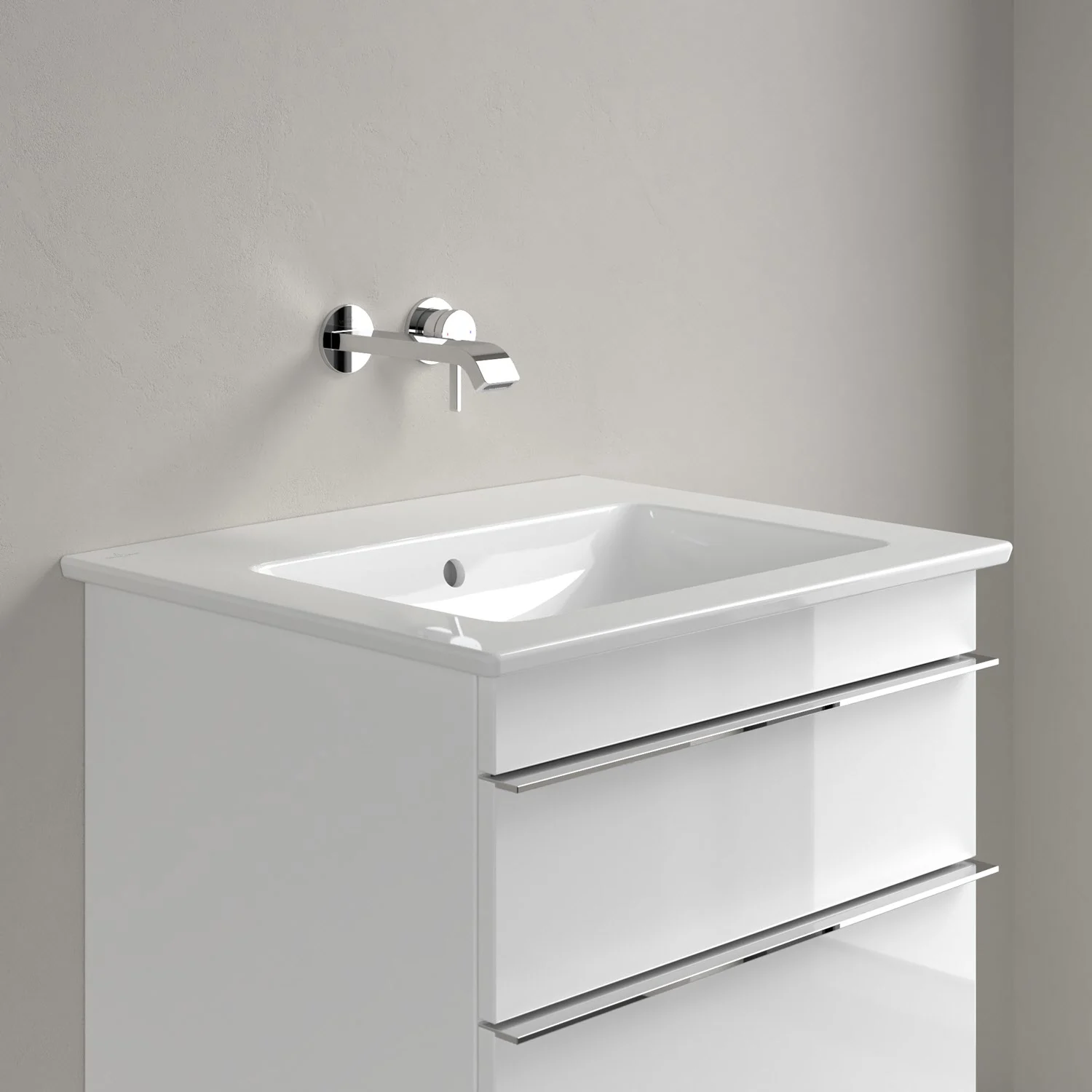 Biała umywalka z baterią ścienną w łazience, Villeroy & Boch