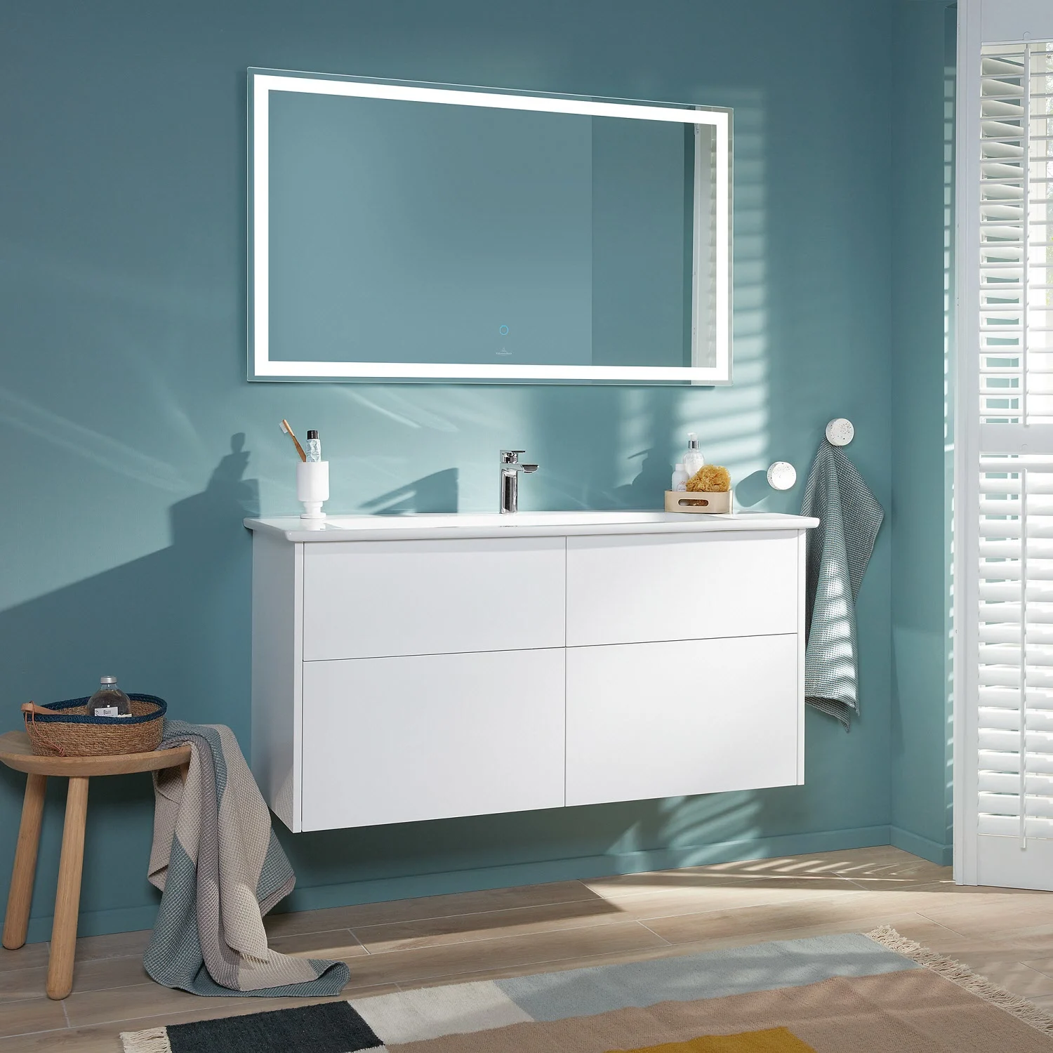 Villeroy & Boch Finero Waschtischunterschrank 120 cm mit Waschtisch und Spiegel, 4 Auszüge