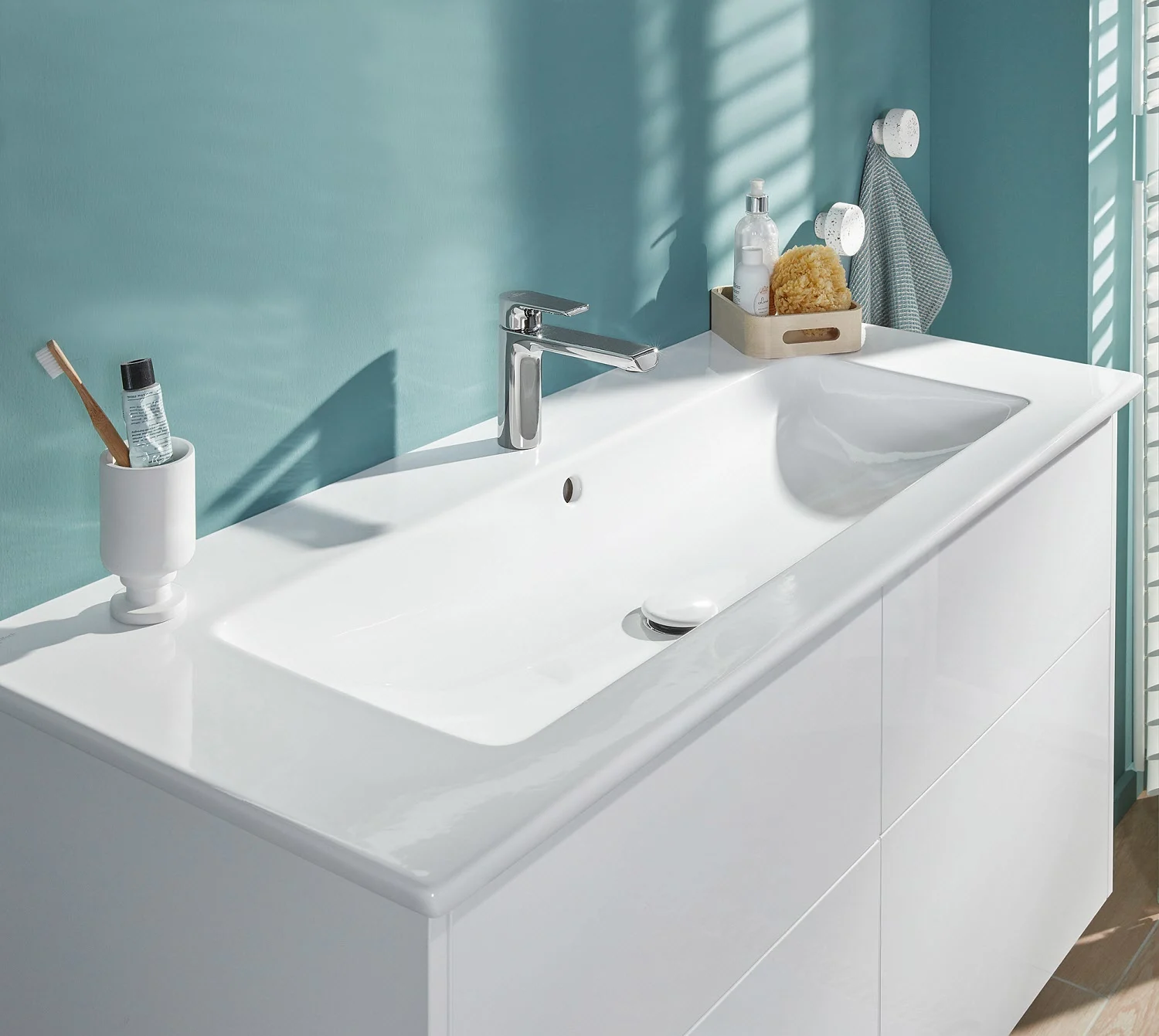 Villeroy & Boch Finero Waschtischunterschrank 120 cm mit Waschtisch und Spiegelschrank, 4 Auszüge Bild 7