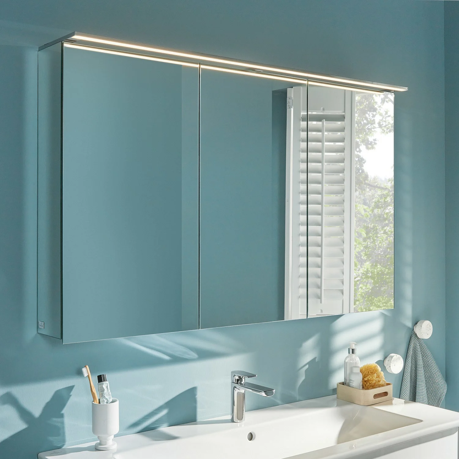 Villeroy & Boch Finero Waschtischunterschrank 120 cm mit Waschtisch und Spiegelschrank, 4 Auszüge Bild 9