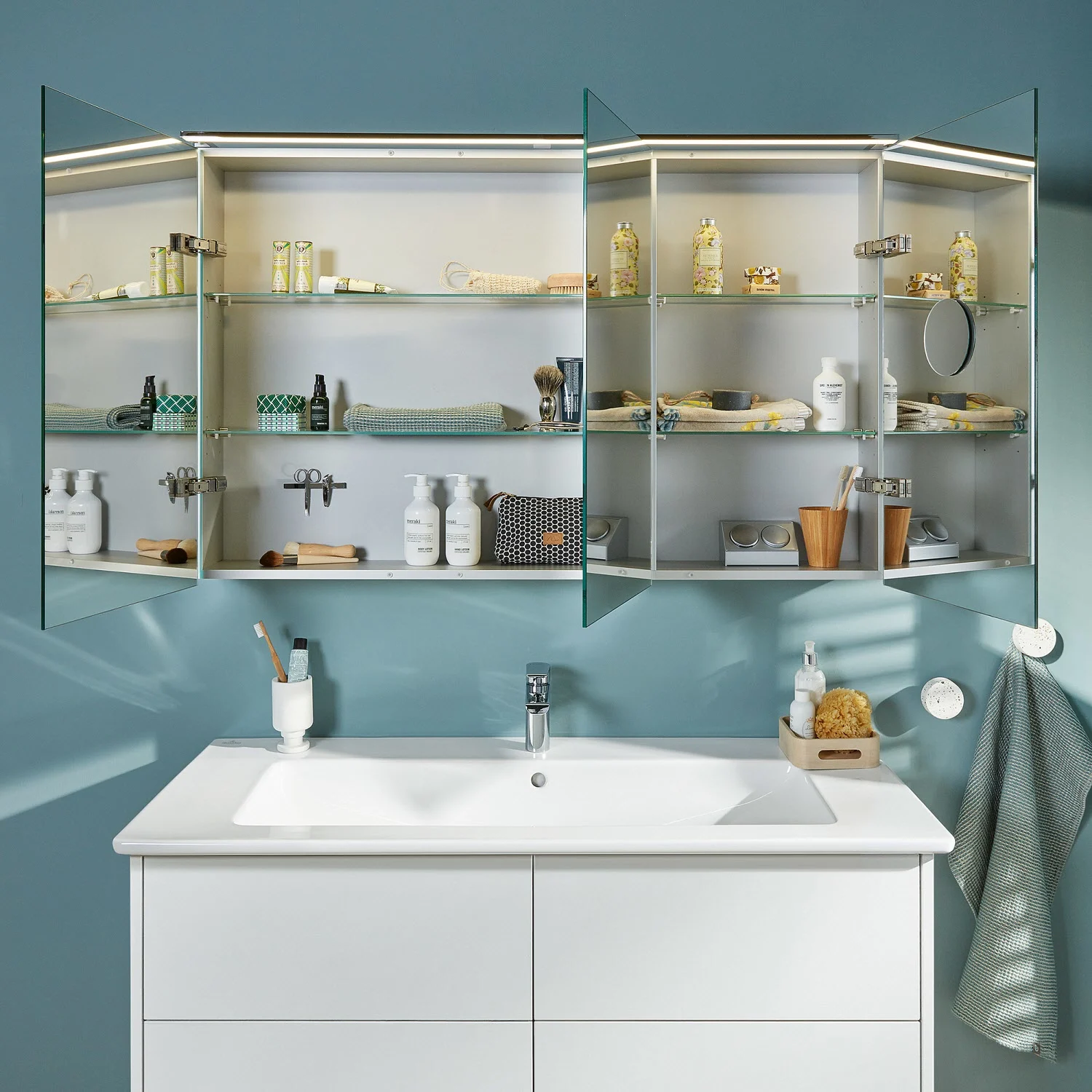 Villeroy & Boch Finero Waschtischunterschrank 130 cm mit Doppelwaschtisch und Spiegelschrank, 4 Auszüge Bild 11