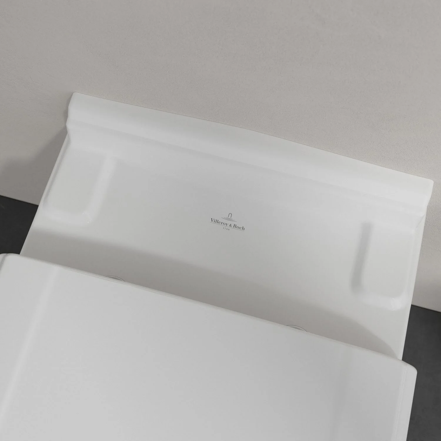 Zbliżenie zamkniętej pokrywy toalety, Villeroy & Boch