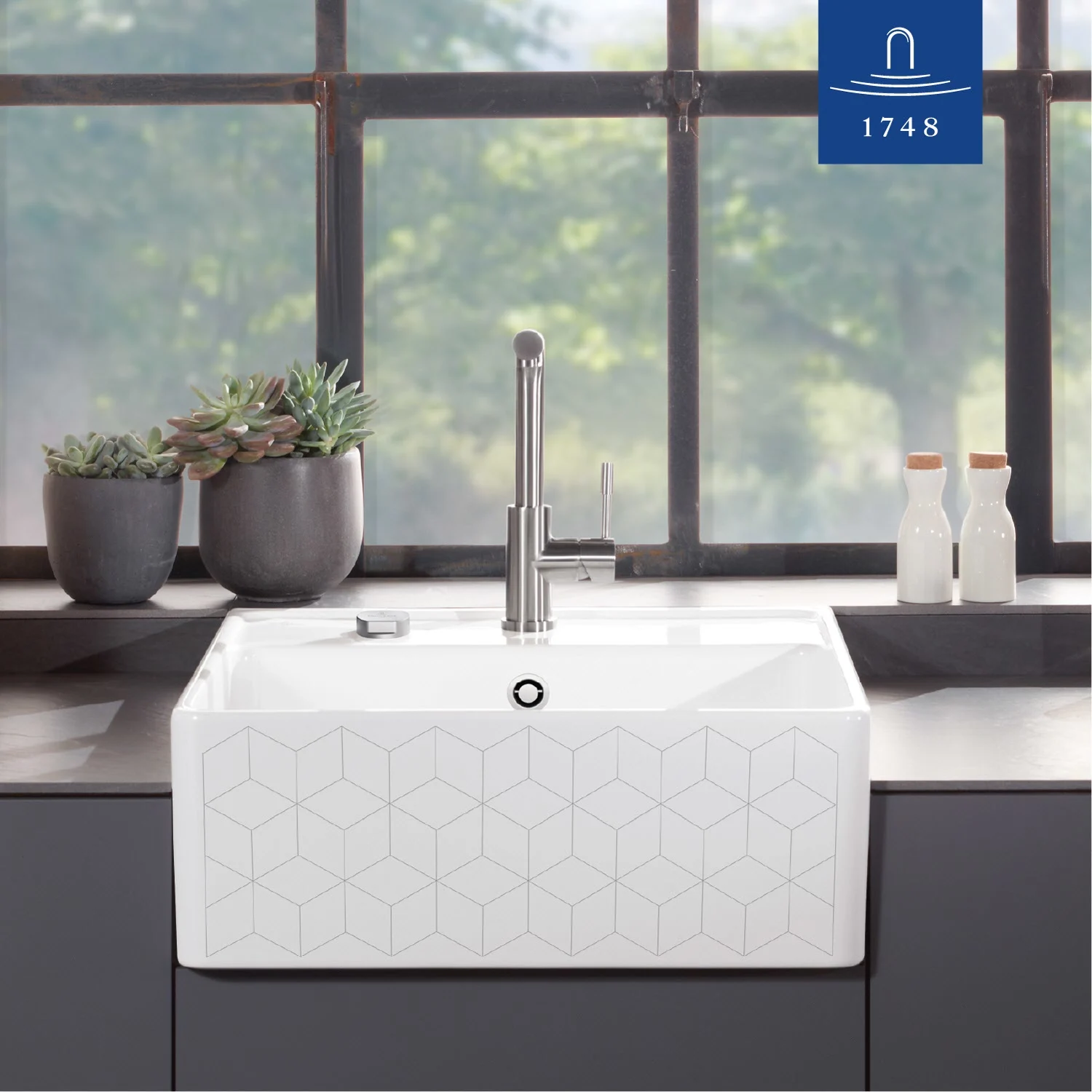 Bateria kuchenna przed oknem z roślinami, Villeroy & Boch