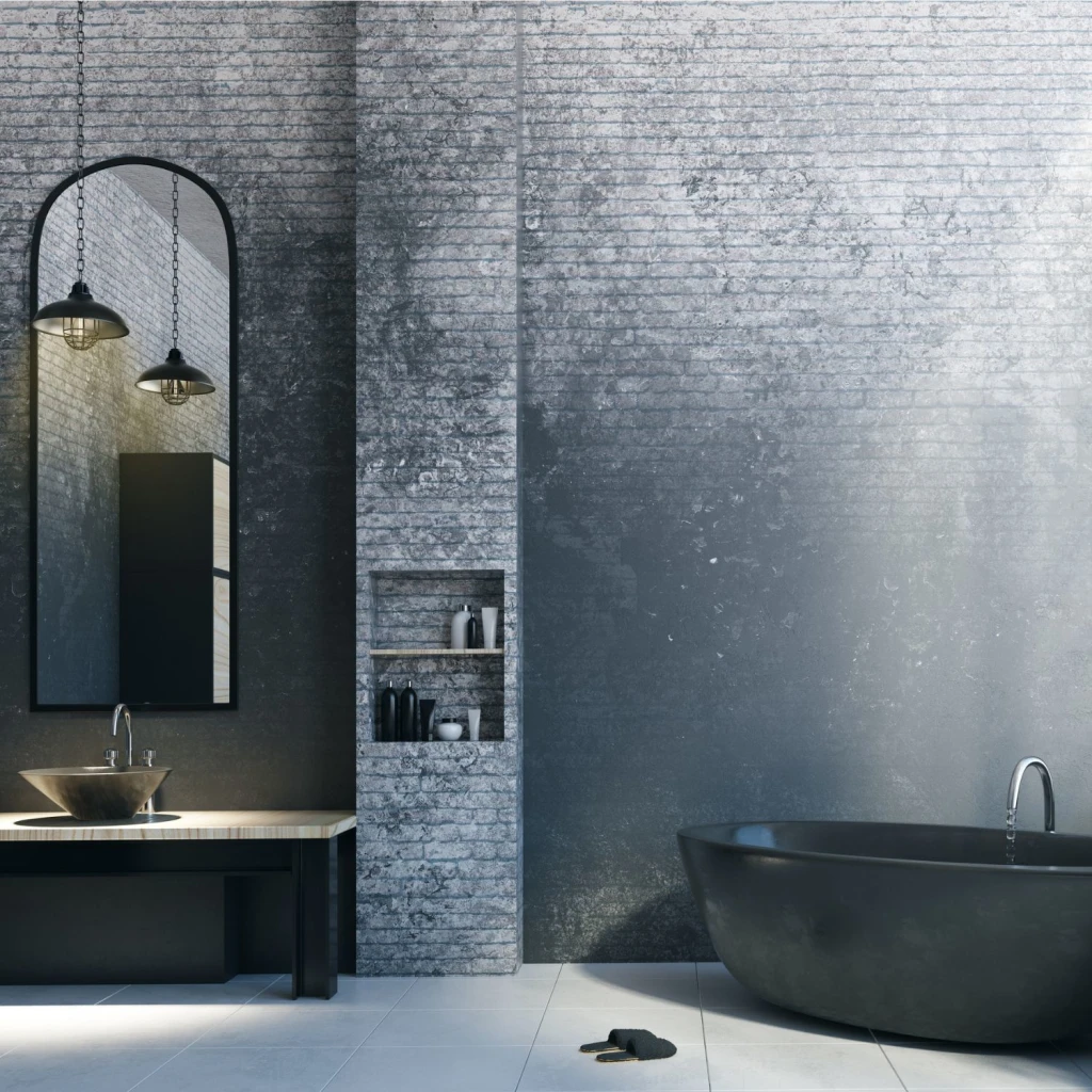 Dunkles Badezimmer mit grauen Steinwänden und schwarzer, freistehender Badewanne