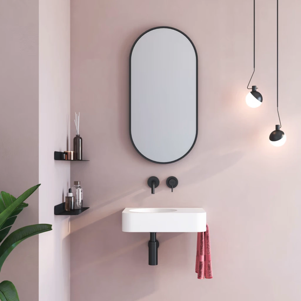schwarze Wandarmatur von Kronenbach in rosa Badezimmer