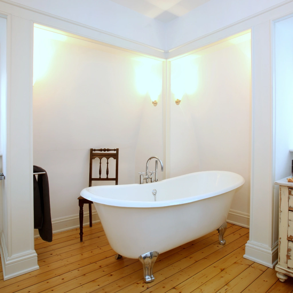 Trockenbau-Badezimmer mit Altbaucharme