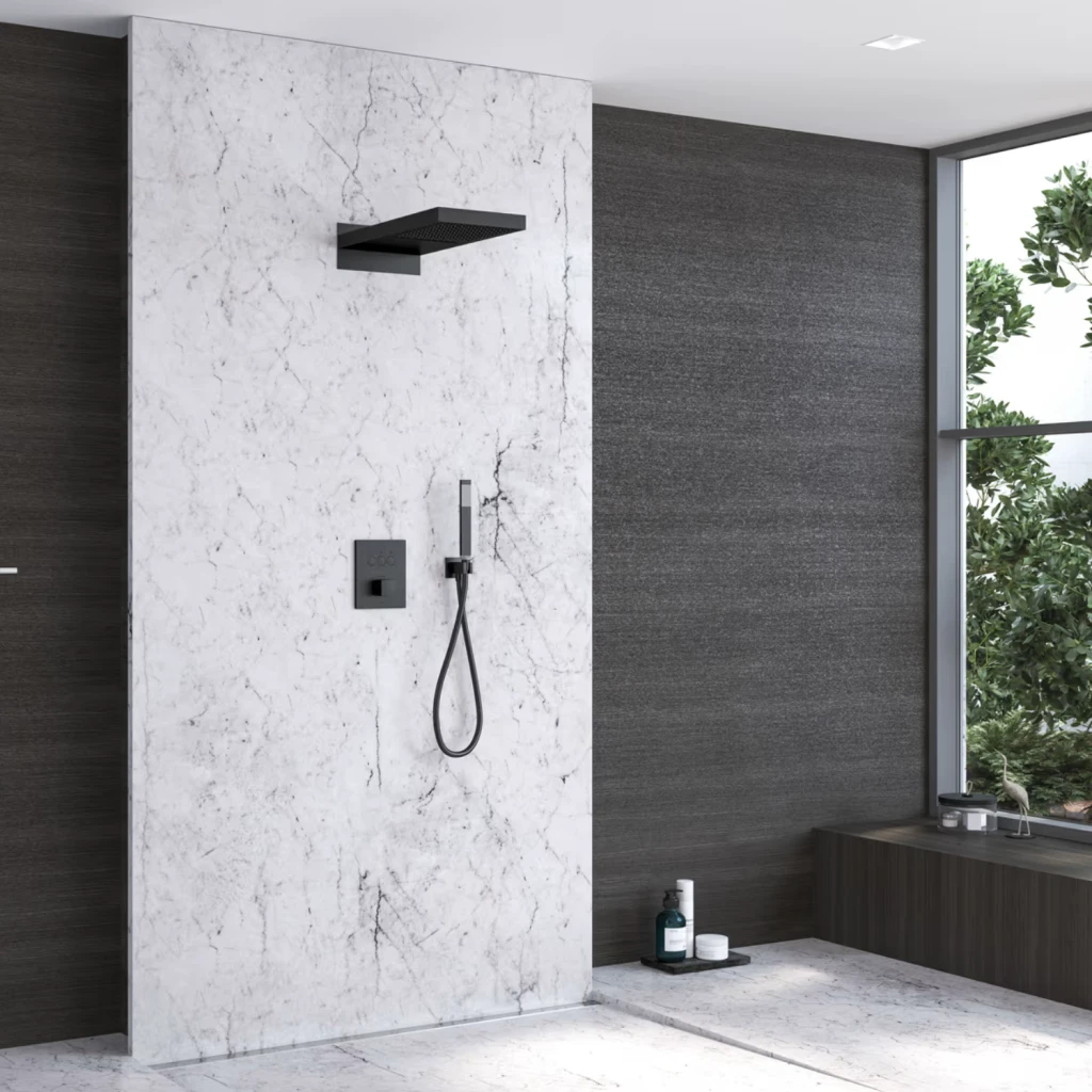 Kronenbach SPA Kopfbrause im Luxusbadezimmer