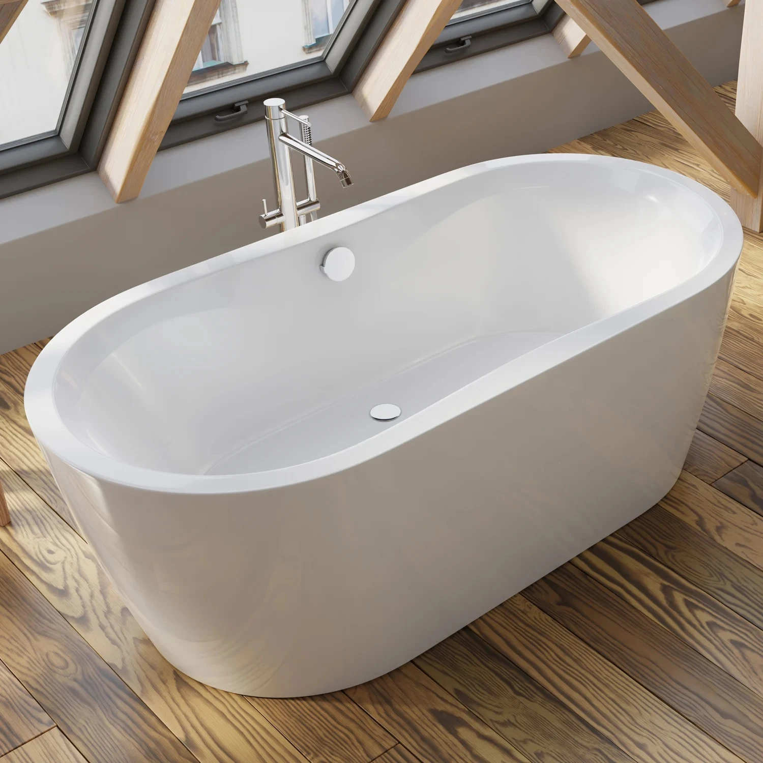 Freistehende Badewanne unter Dachschräge