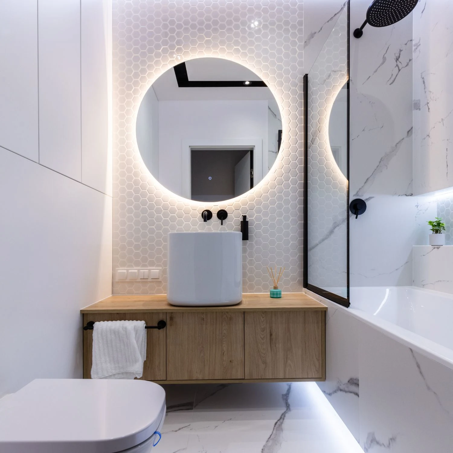 Modernität im Tiny House Badezimmer