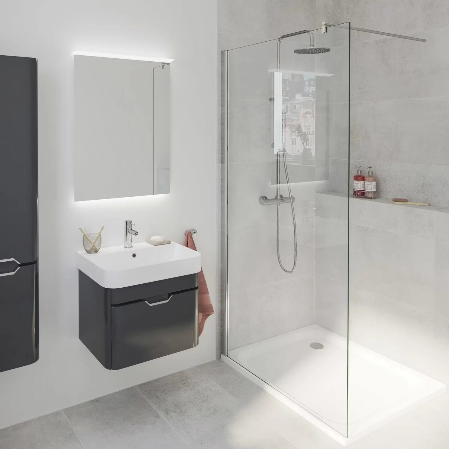 kleines badezimmer mit walk in dusche
