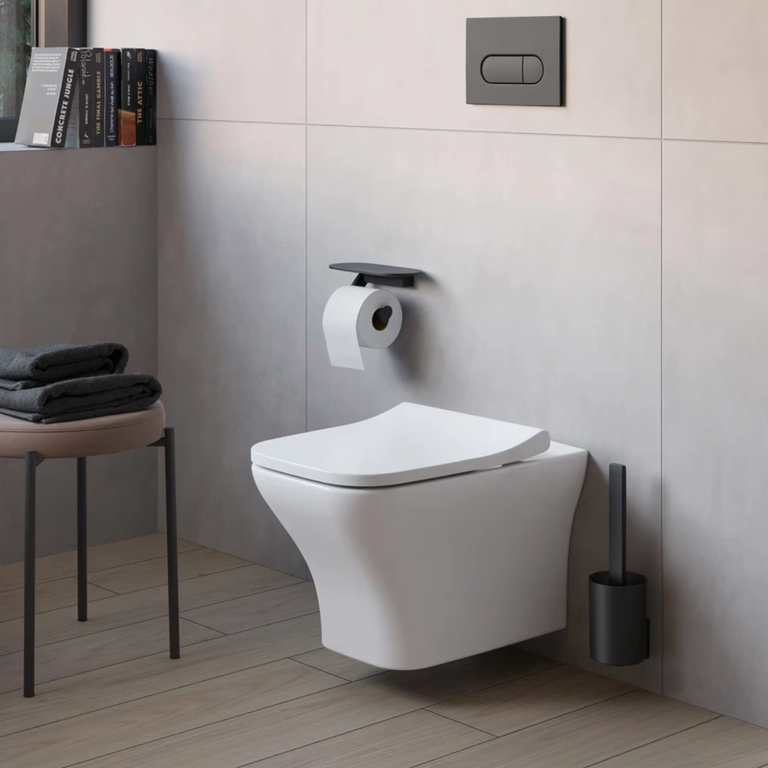 Weißes Hänge-WC von pianura in hellem, modernen Badezimmer mit schwarzen Accessoires